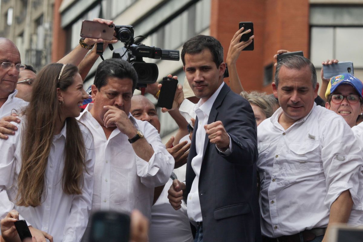 FOTO | Violențe în Venezuela după ce Juan Guaido s-a autoproclamat președinte. Cel puțin șapte persoane au murit în confruntările cu forțele de ordine