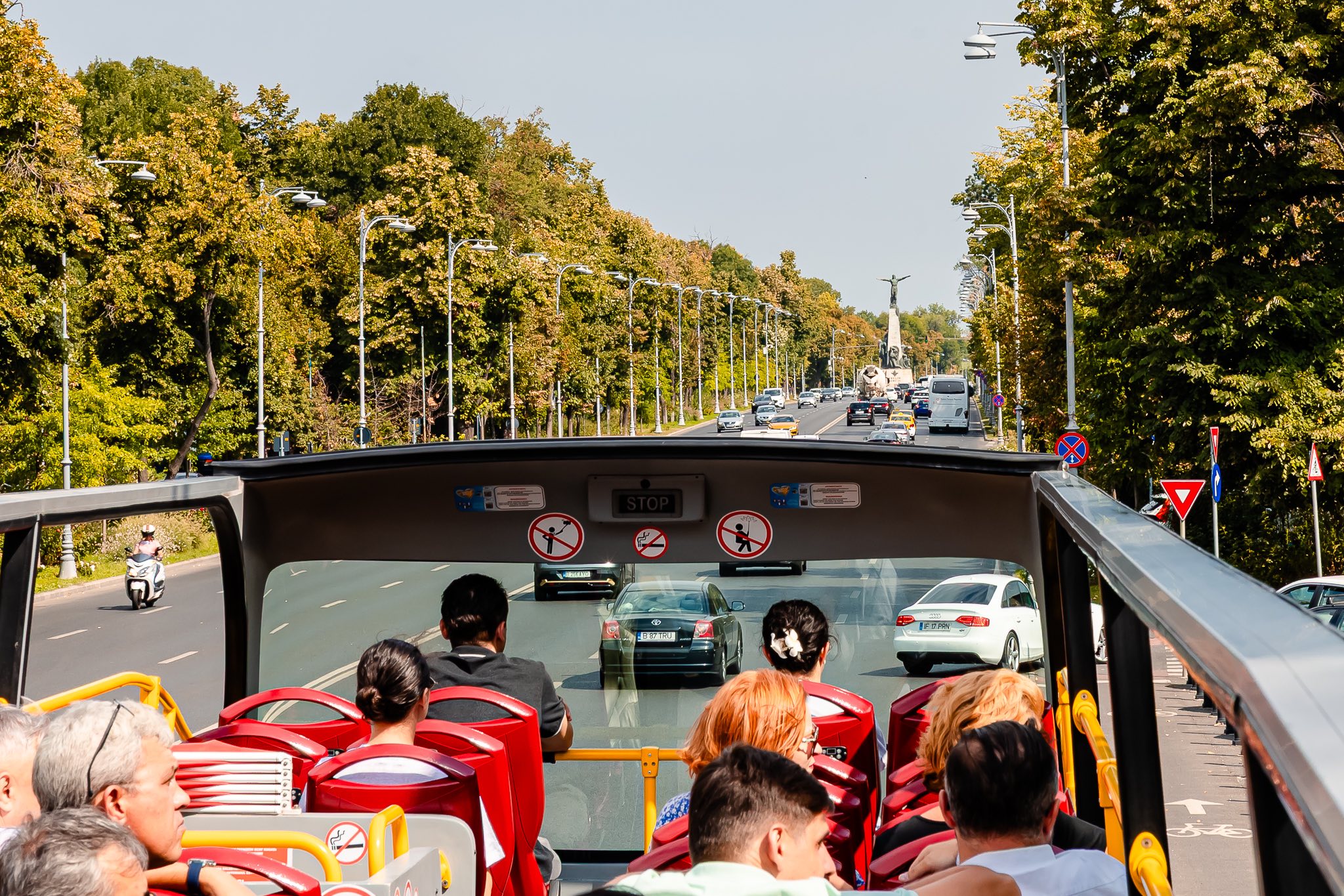 Autobuzele turistice ale Bucureștiului revin pe traseu după doi ani de blocaje și pierderi financiare. Cât costă un tur al Capitalei