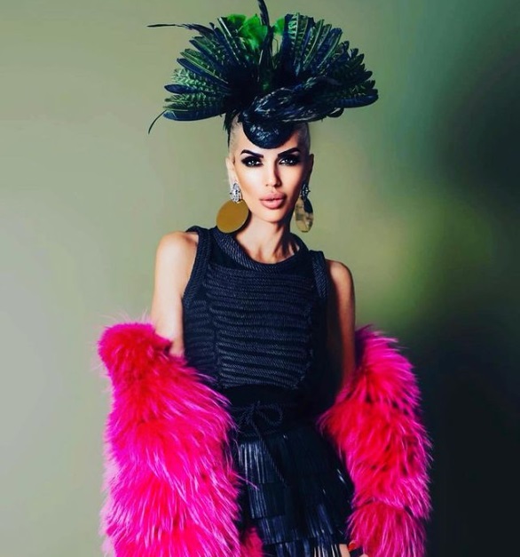 Viața extravagantă a Ralucăi Bădulescu: „Prefer să mănânc covrigi și să îmi cumpăr piese vestimentare scumpe”. Are 47 de ani