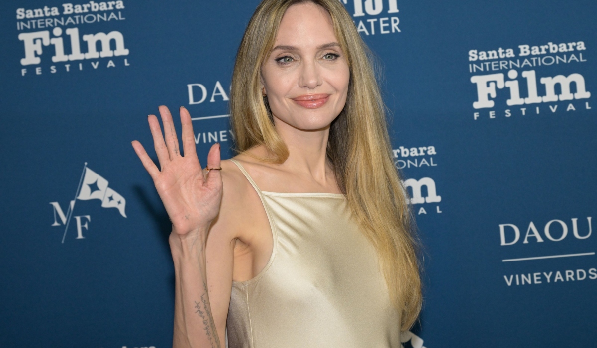 Angelina Jolie își arată cicatricile după mastectomie, pentru prima dată. Actrița a trecut prin această procedură preventivă în 2013