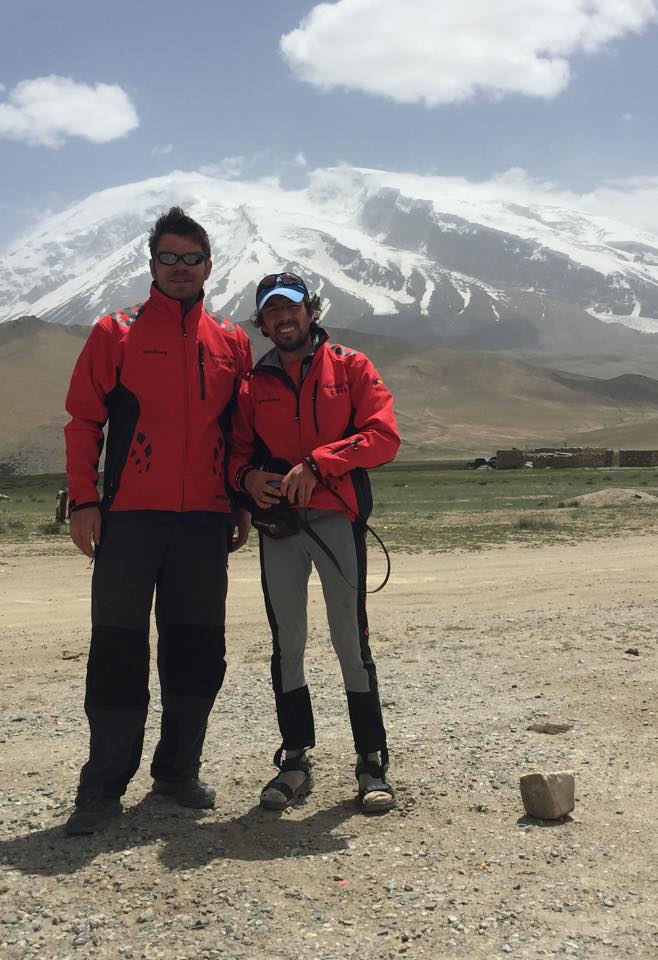 Premieră pentru România: au urcat pe schiuri Muztagh Ata (7.546 m), din Tibet! ”Am ales Muztagh Ata, pentru că din România nu a mai urcat nimeni pe el. Visul s-a conturat după o propunere venită cu un an în urmă”