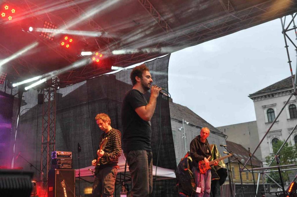 Câți bani s-au strâns la concertul umanitar cu 14 trupe rock, organizat după furtuna din Timișoara. Vânzările de bilete, sub așteptări