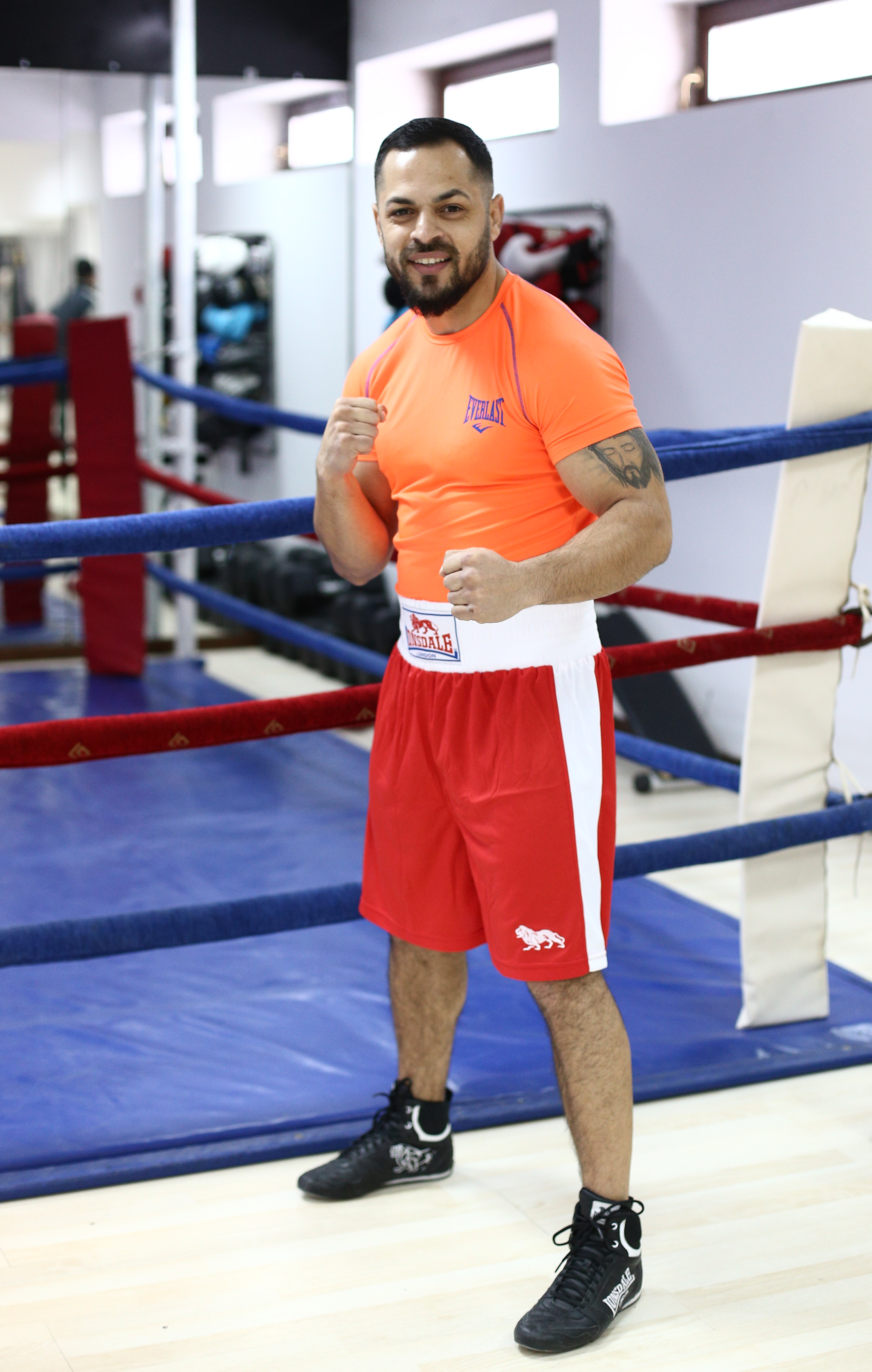 Robert Cristea promite show la gala de box profesionist de la Oradea. Își apără titlul național la semimijlocie: ”Mă bat cu oricine” | FOTO&VIDEO