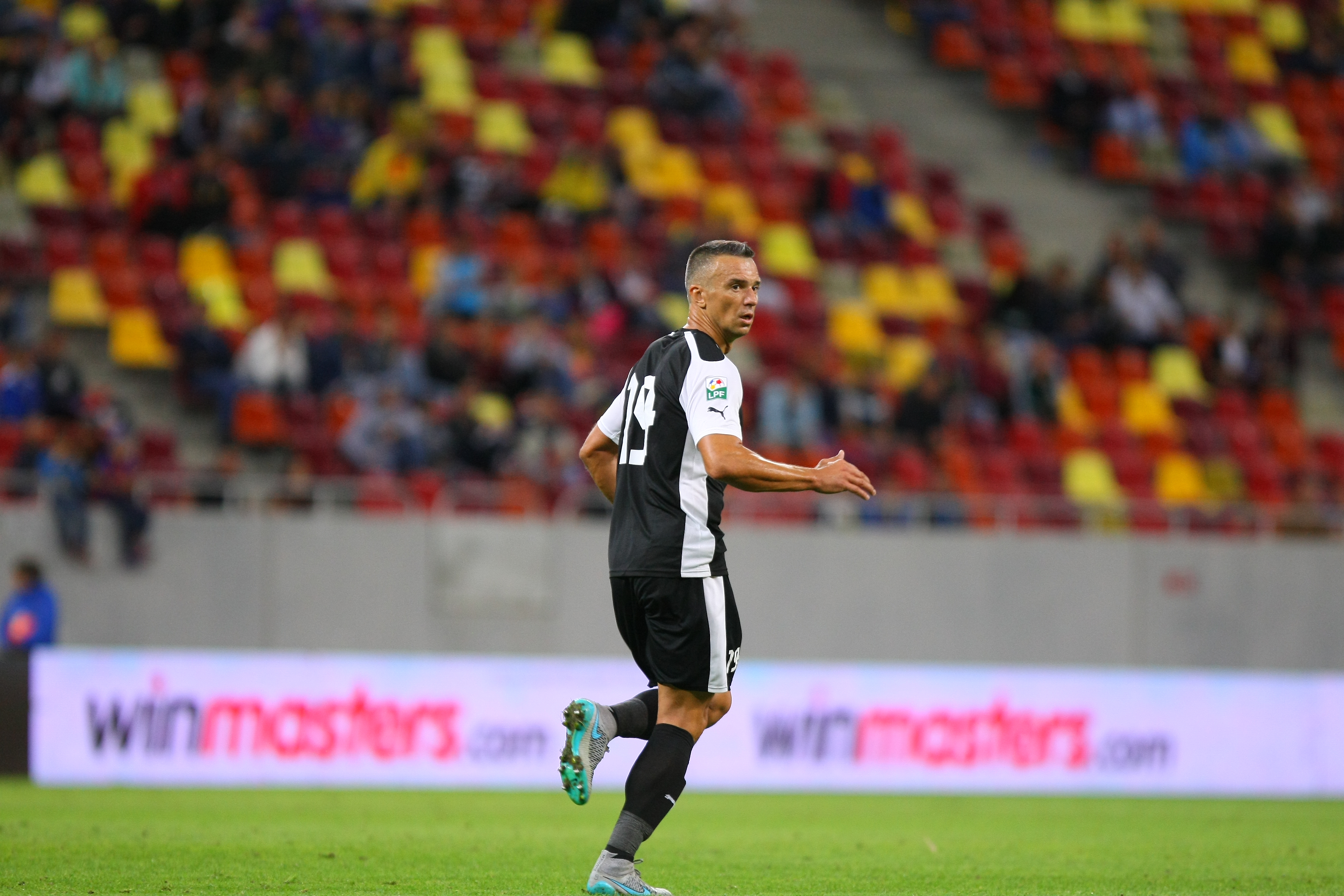 Liga I: Steaua - FC Voluntari 3-1. ^Hamroun, Chipciu și Stanciu l-au ridicat de pe bancă pe Rădoi, antrenorul fără licență al campioanei. Odată cu el, și pe ”principalul”-marionetă Țiți Dumitriu / GALERIE FOTO