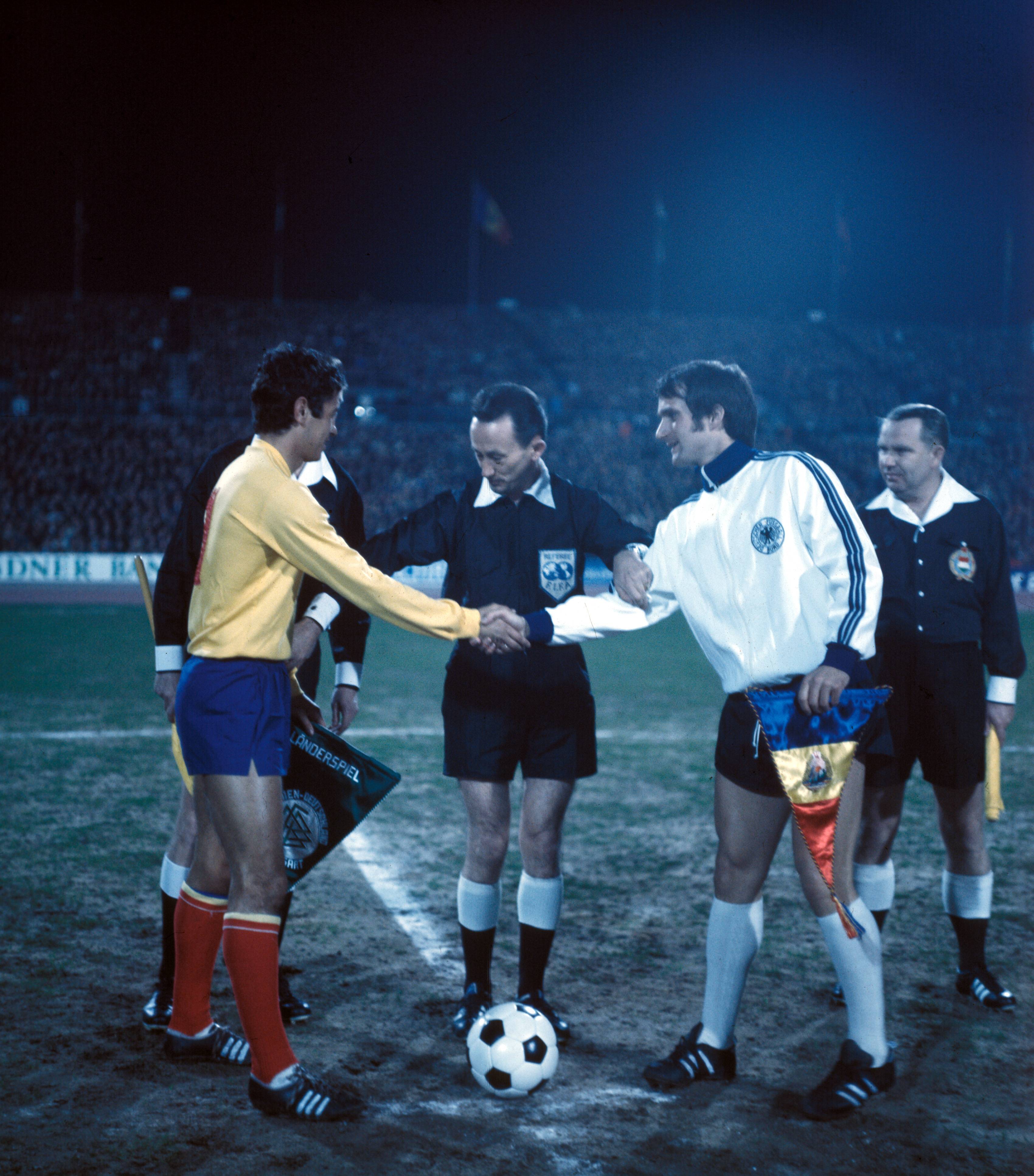 Cine a fost Mircea Lucescu. Imagini de arhivă cu căpitanul României la Mondialul din 1970, creatorul lui Dinamo de la finalul anilor '80 și unul dintre cei mai titrați antrenori din istorie