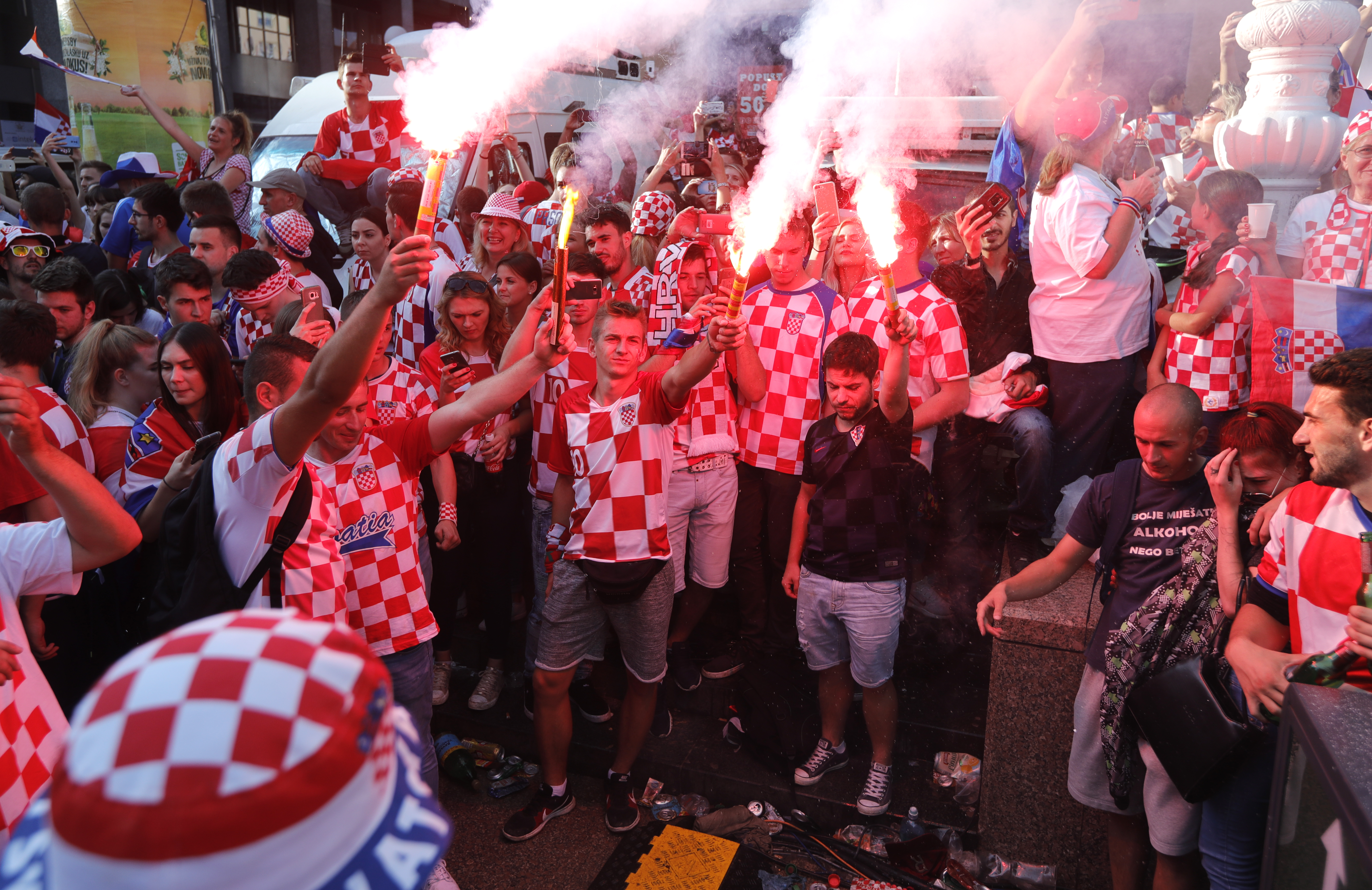 FOTO /  Cum au reacționat fanii croați, după ce Franța a câștigat Cupa Mondială. Imagini din Zagreb