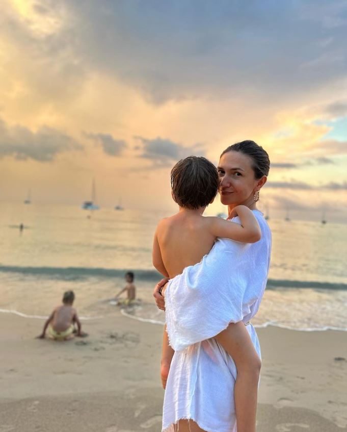 Unde petrec vedetele Crăciunul. Adelina Pestrițu e cu familia în Laponia, în timp ce Cătălin Măruță e în Dubai