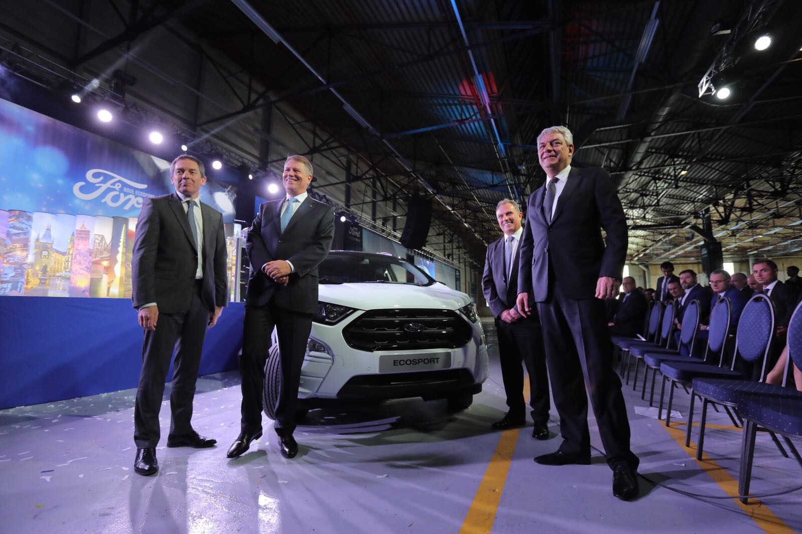 Klaus Iohannis a testat noul Ford EcoSport, cu Simone Tempestini, campionul României la raliu. Președintele, la un pas de a lovi o bordură | FOTO ȘI VIDEO