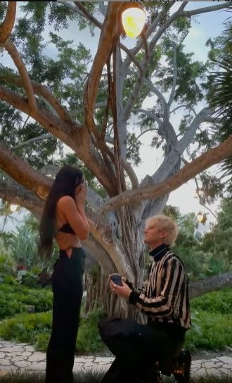 Megan Fox s-a logodit cu Machine Gun Kelly. Cum arată inelul: „Ne-am băut sângele unul altuia”