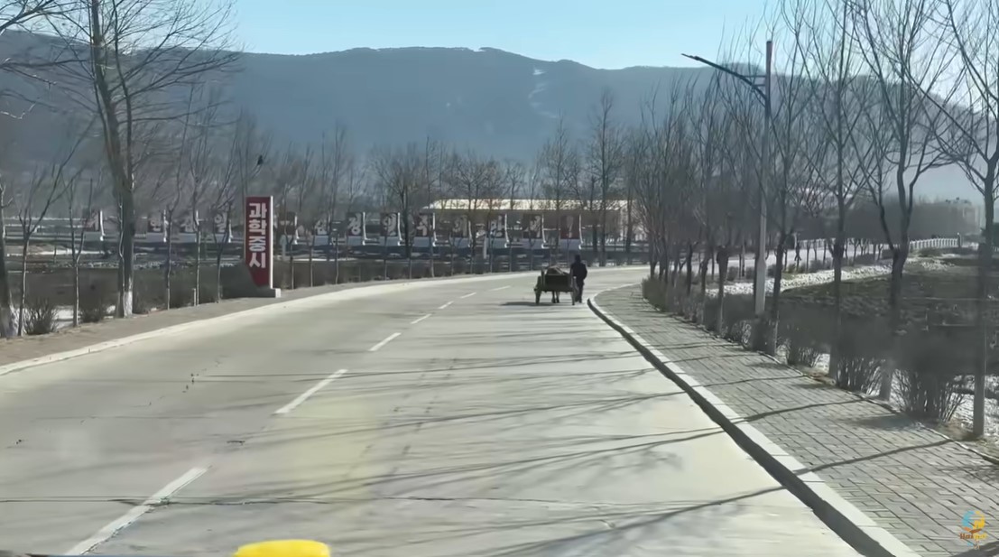 Ce au descoperit vloggerii „HaiHui în Doi” în Coreea de Nord. Experiența pe care au avut-o în țara condusă de Kim Jong Un: „Ne înregistrau cu telefoanele pe ascuns”