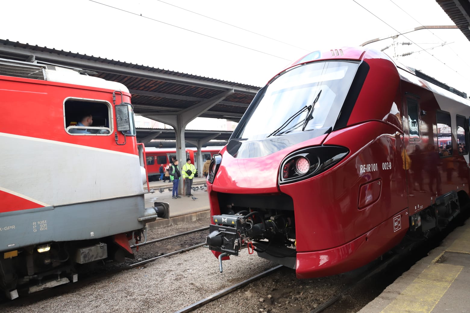 Imagini cu primul tren cumpărat de CFR în ultimii 20 de ani, la plecarea din Gara de Nord spre Brașov | VIDEO