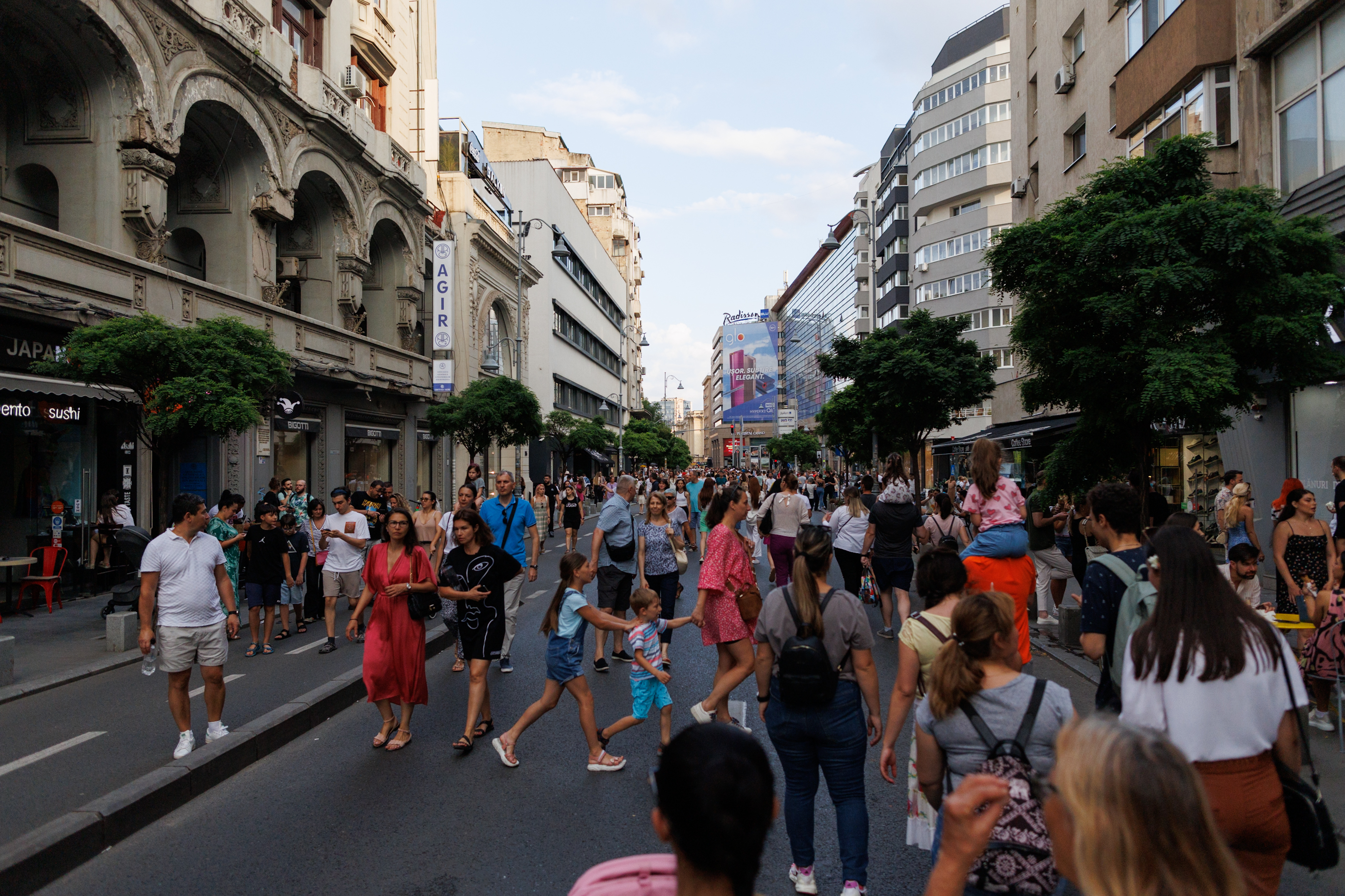 FOTOREPORTAJ. „B-Fit in the Street” în 50 de imagini. 200 de artişti din Spania, Franţa și Italia au făcut spectacol pe străzile din București