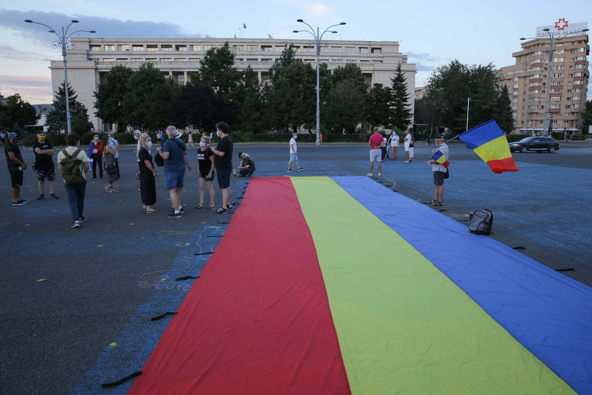 Protest simbolic în Piaţa Victoriei, la doi ani de la violențele înregistrate la “mitingul diasporei” din 10 august. “Vinovații să plătească”
