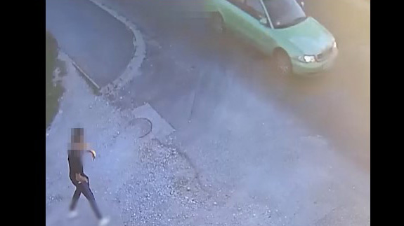 Egy borsodi férfi kövekkel dobálta az autókat a 35-ös főúton, nyolcból kétszer talált is – videó