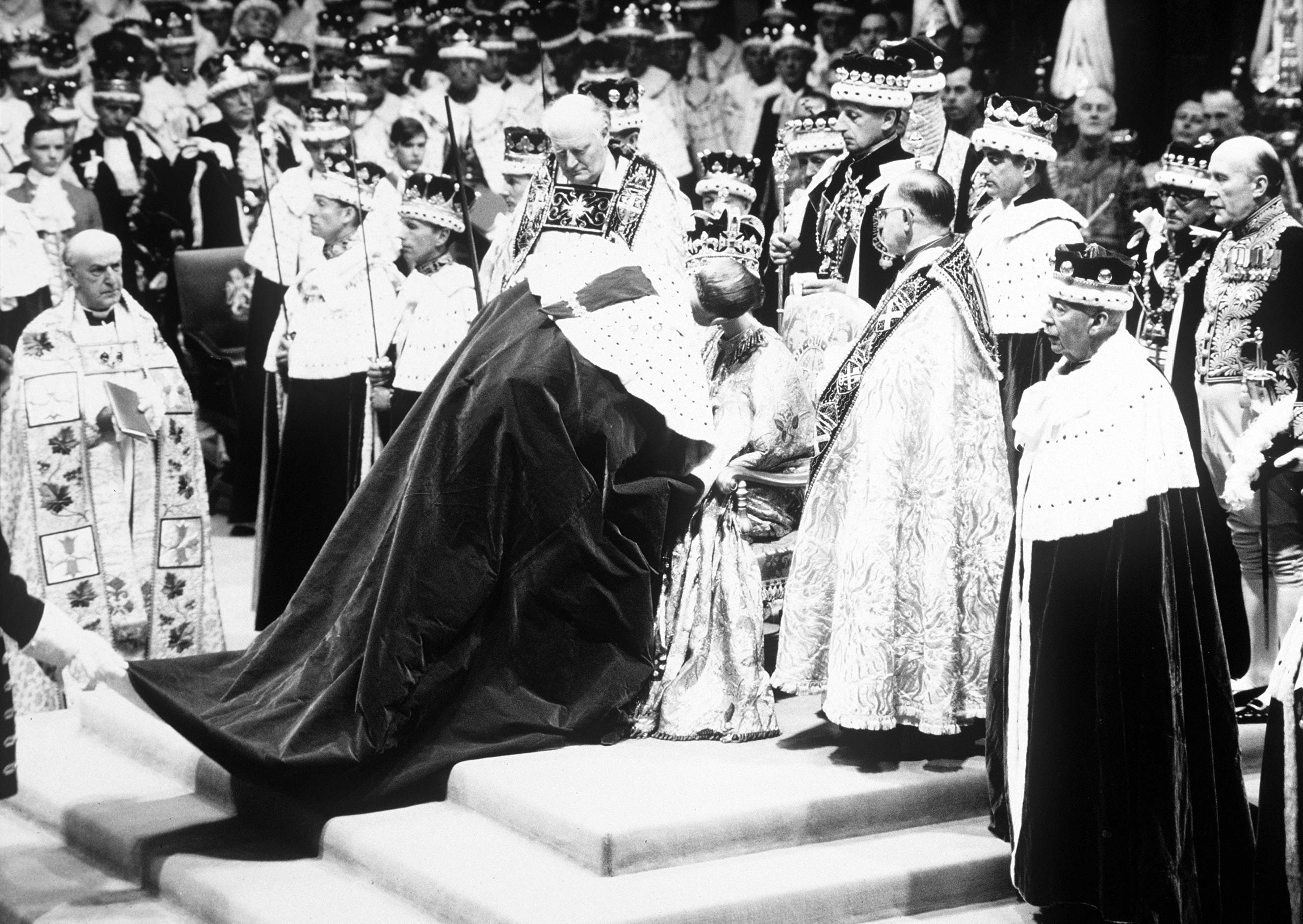 Regina Elisabeta a II-a și prințul Philip, 73 de ani de căsătorie. Suverana a murit la un an după soțul despre care spunea „a fost forța mea”