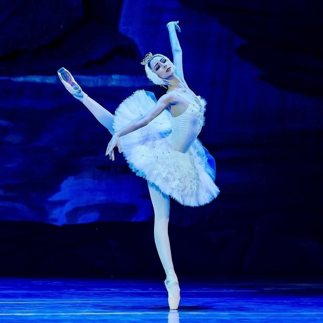 Balerina Ganna Muromtseva, în premieră la București, în „Lacul lebedelor”, la Sala Palatului