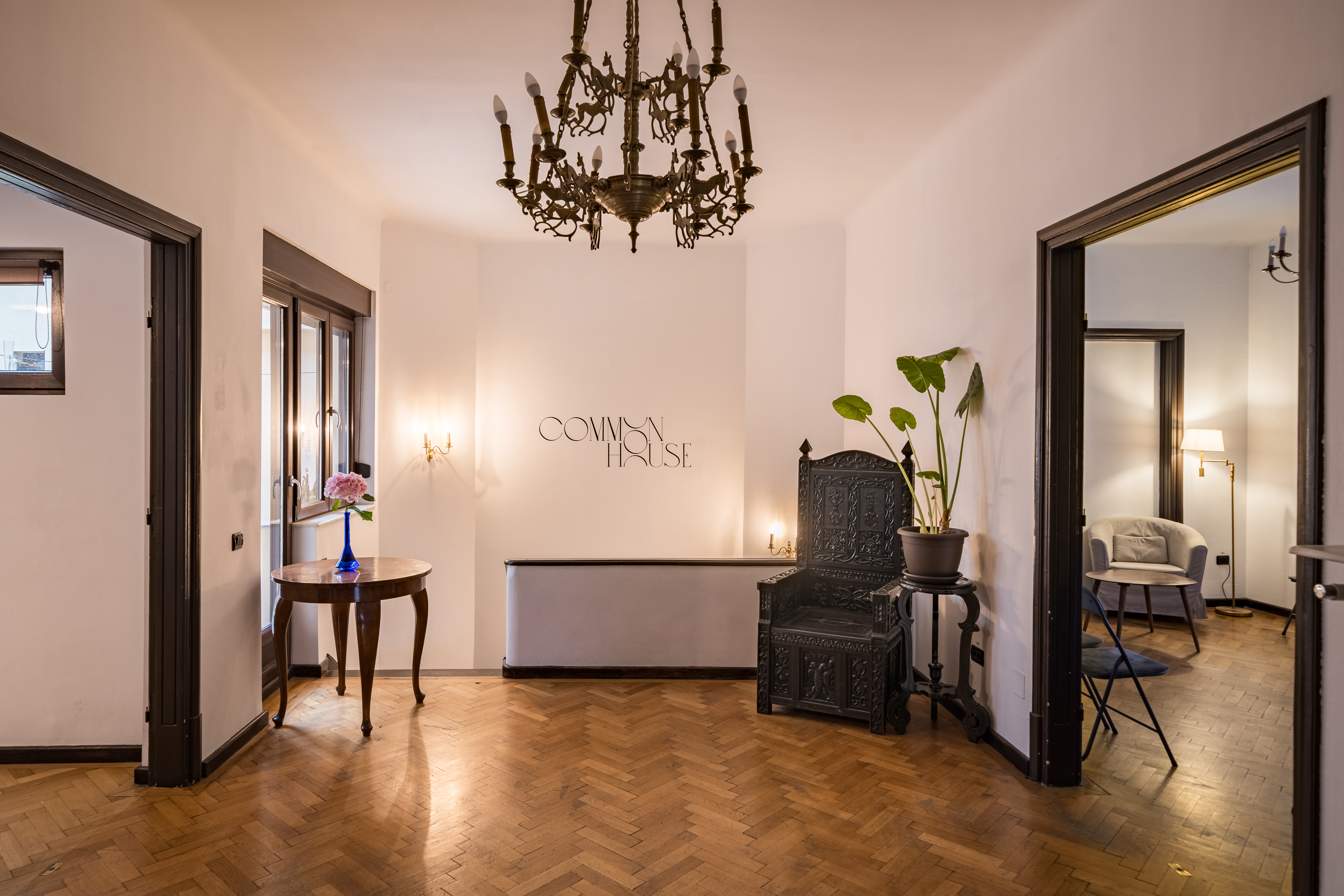 Romina Banu, fondatoarea Common House: „Am vrut să creez un loc care reunește o comunitate. Realitatea antreprenorului creativ este cea în care jonglează zilnic cu mai multe roluri”