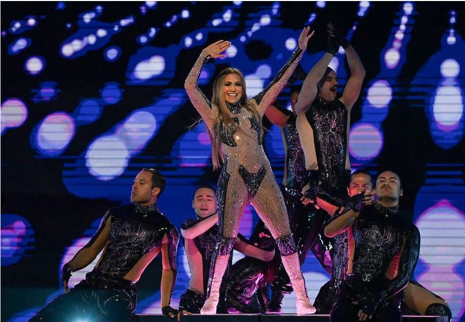 Jennifer Lopez, show incendiar la American Music Awards