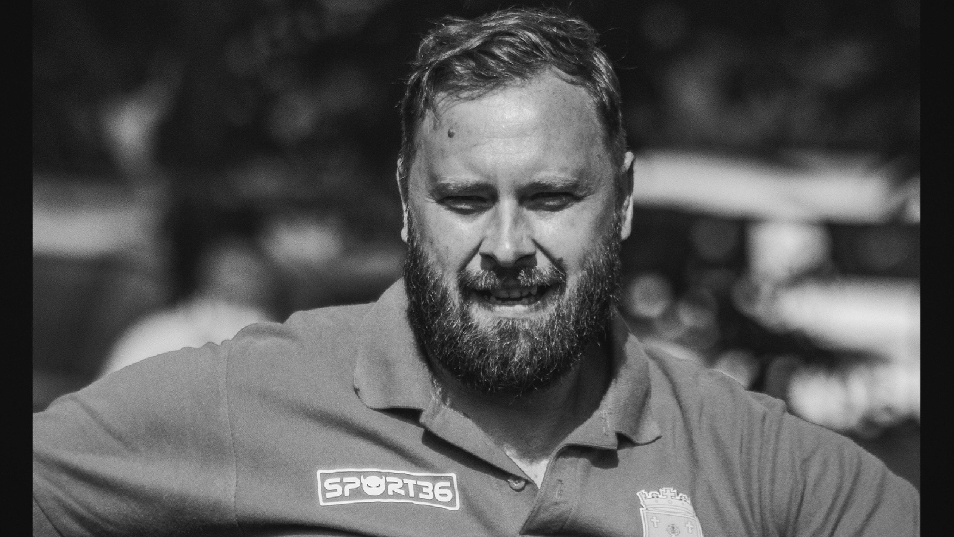 Szurkolói segítségét kéri a Paks: fiatalon elhunyt fociedző családjának szervez adománygyűjtést