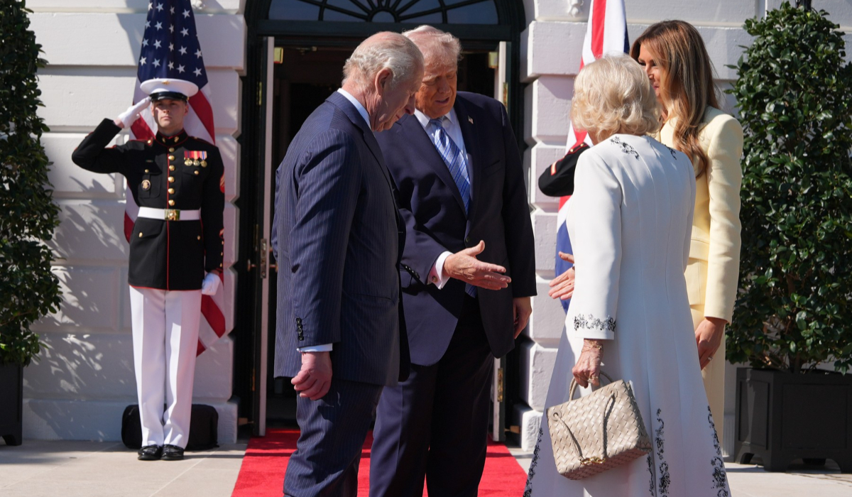 Regele Charles al III-lea și Regina Camilla au ajuns la Casa Albă, unde au fost întâmpinați de președintele Donald Trump și de Melania Trump