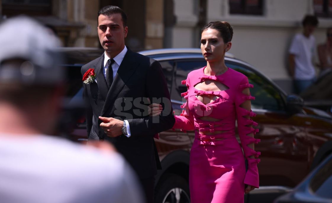 Imagini de la nunta lui Ianis Hagi. Elena poartă o rochie de mireasă spectaculoasă
