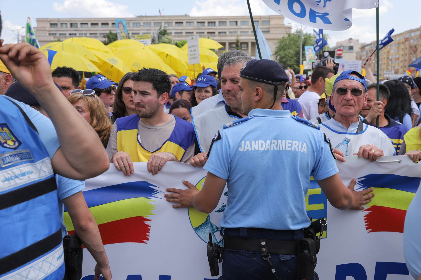 Al doilea protest major al cadrelor didactice. Ce le-a promis Iohannis sindicaliștilor, în a doua săptămână de grevă, în timp ce profesorii protestau la Palatul Cotroceni