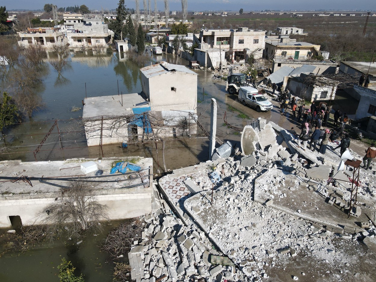 Un sat întreg a fost inundat în provincia siriană Idlib, după ce cutremurul a provocat prăbușirea unui baraj. „Situaţia noastră este dramatică”