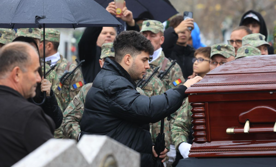 Ultimul meci al lui Emeric Ienei: sute de oameni și onoruri militare la înmormântarea de la Oradea
