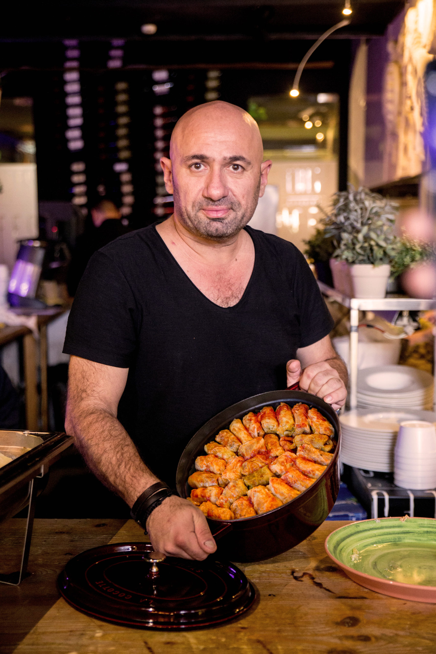 Rețeta de sarmale a lui Cătălin Scărlătescu. Fostul jurat de la „Chefi la cuțite” dezvăluie secrete din bucătărie