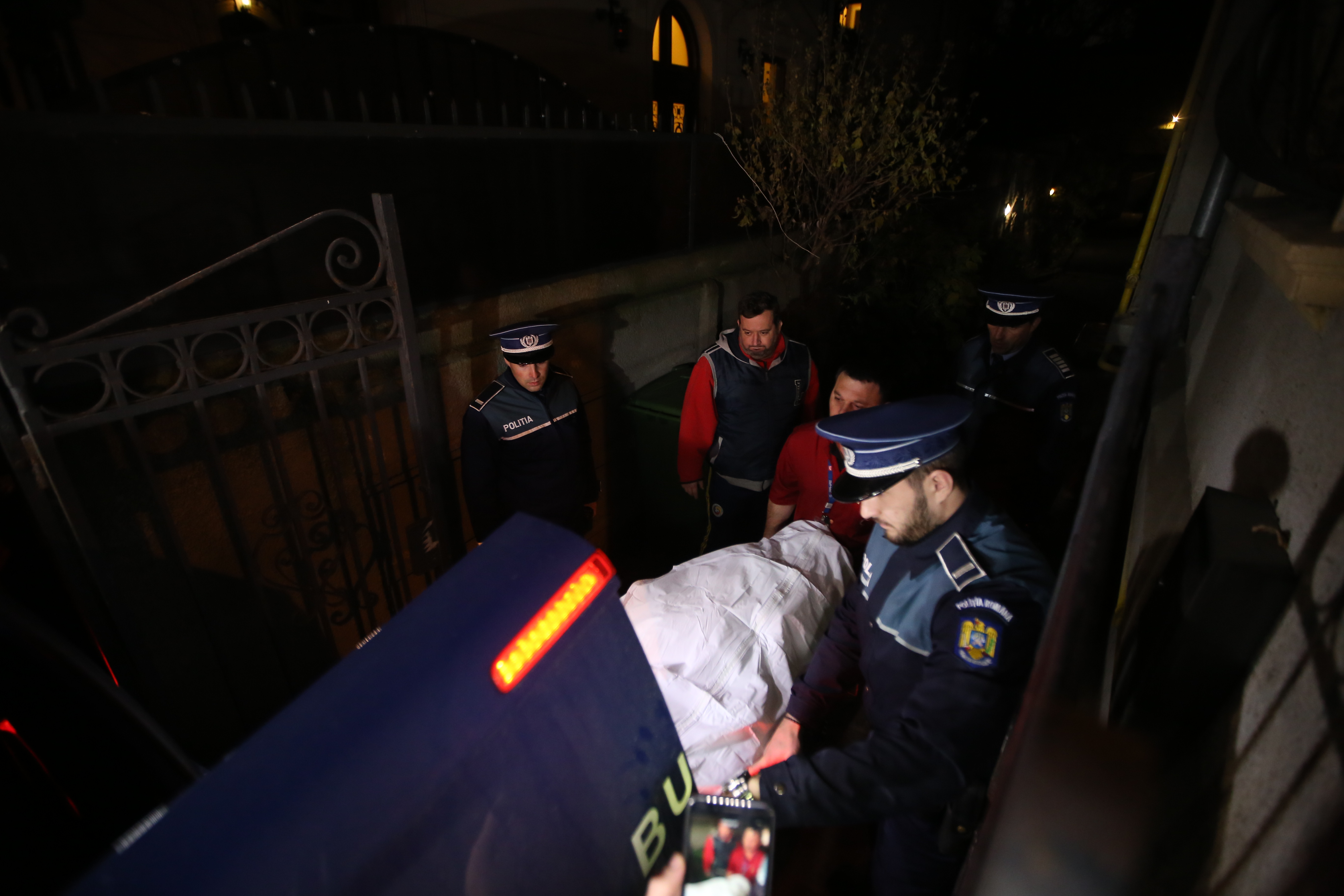 FOTO EXCLUSIV/ Imagini de la locuința Stelei Popescu. Trupul actriței a fost preluat de IML