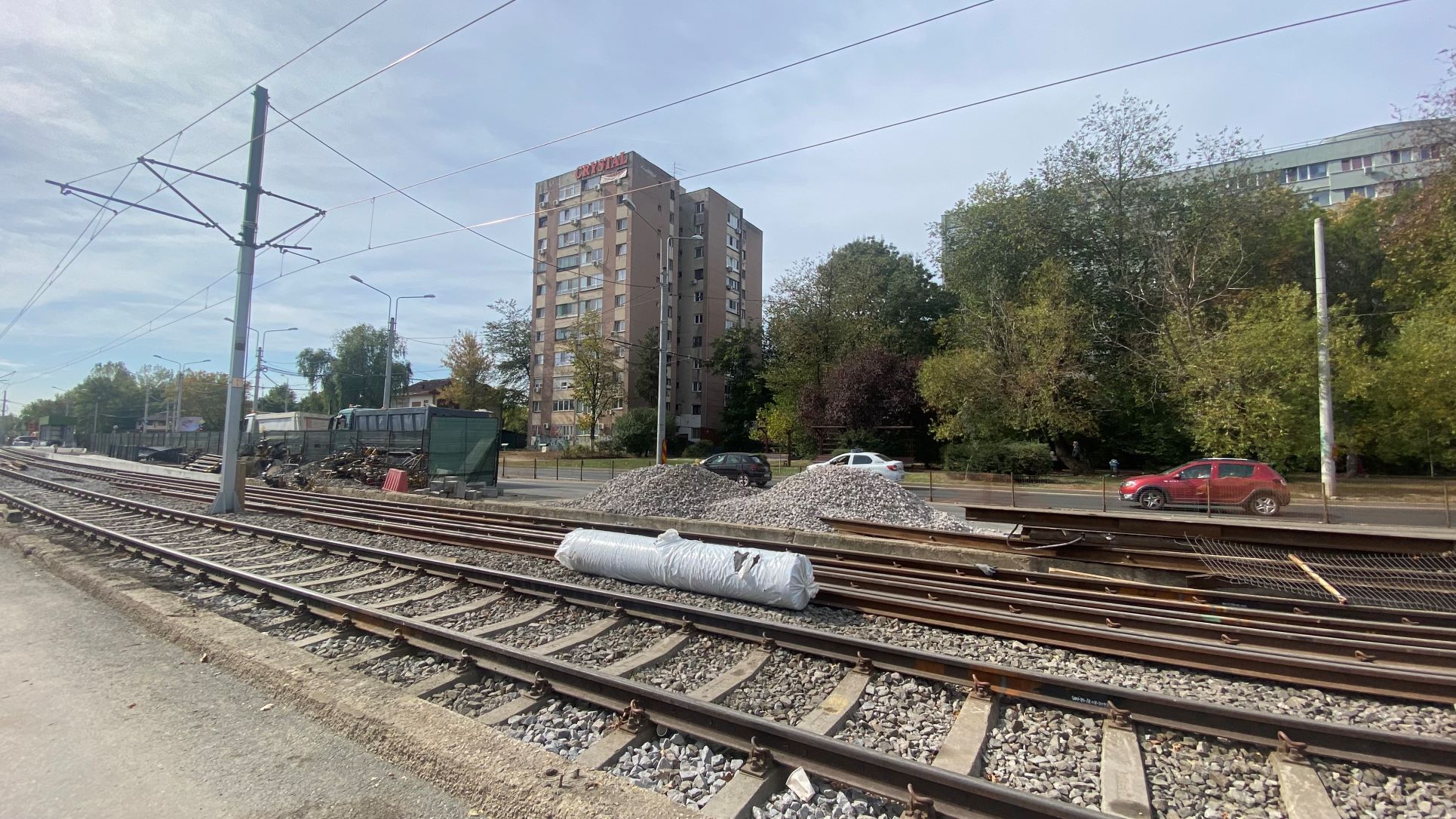 FOTO. În vizită pe șantierul de pe linia lui 41, de la Piața Drumul Taberei. „Băgăm material, muncim fără pauză numai să terminăm la timp”