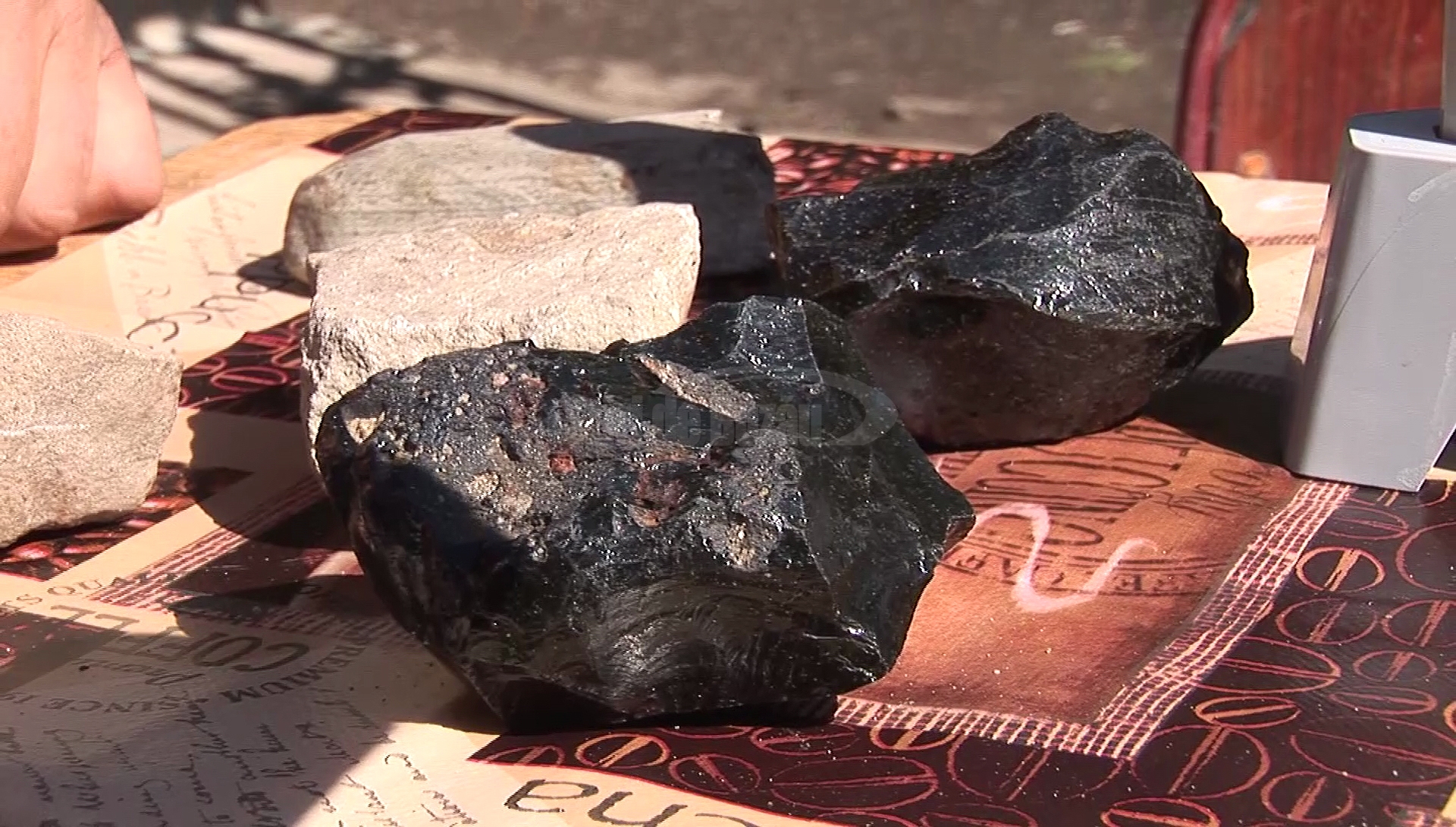 Bucată de meteorit descoperită într-o gradină din Buzău FOTO&VIDEO