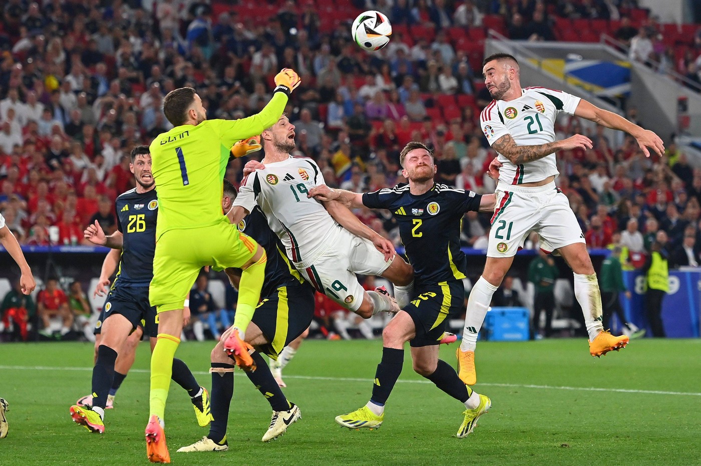 EURO 2024 | BBC a cerut scuze telespectatorilor şi a acuzat UEFA după reluările de la accidentarea lui Varga