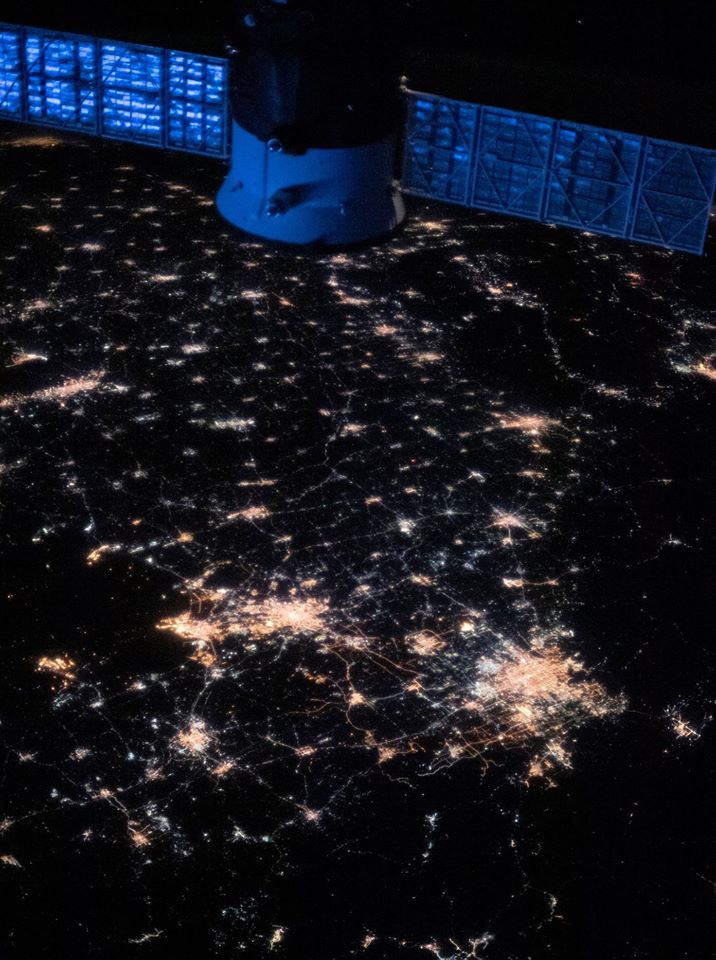 O astronaută a doborât recordul pentru cel mai mult timp petrecut în spațiu. Fotografiile uluitoare pe care le-a realizat în cele 328 de zile