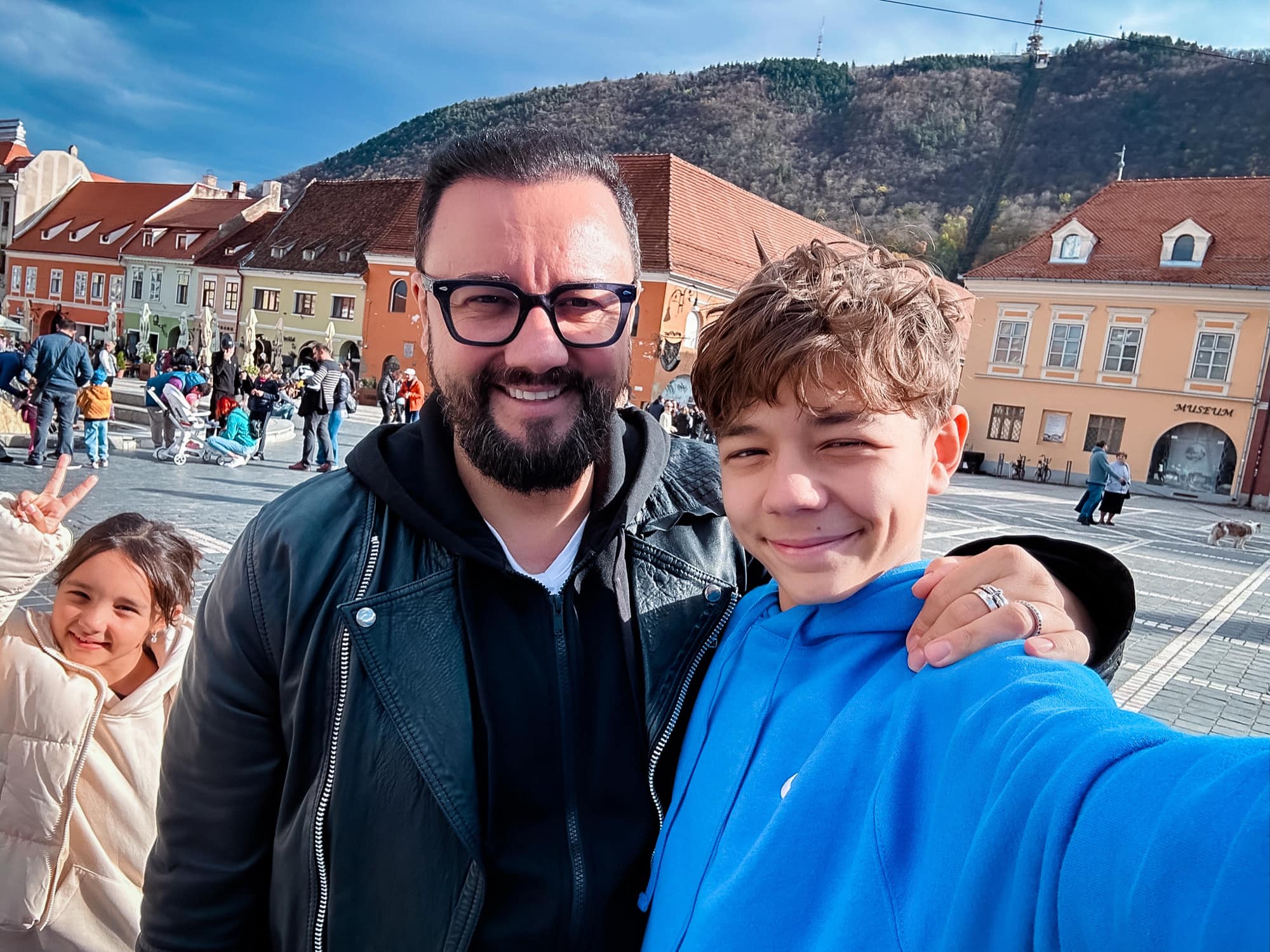 Lecția pe care Cătălin Măruță i-a oferit-o băiatului său în ziua alegerilor parlamentare. În vârstă de 13 ani, David nu are încă dreptul la vot