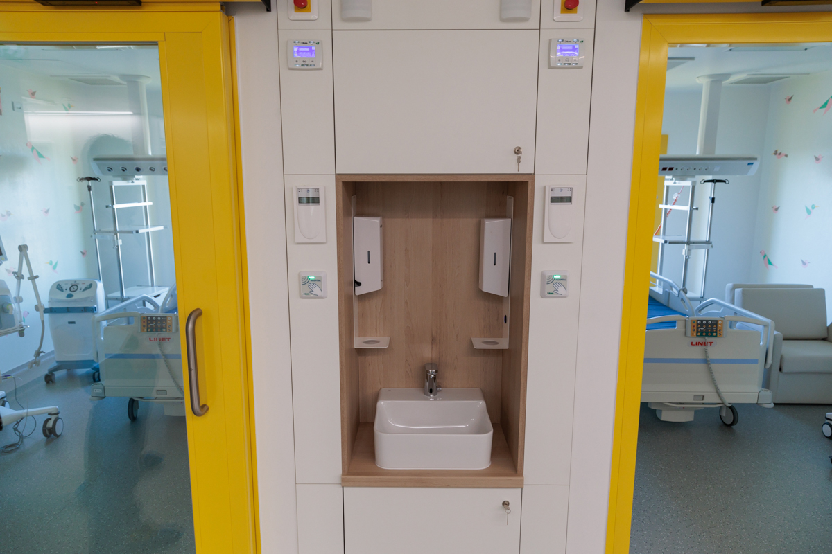 ZIUA NAȚIONALĂ. Oamenii echipei de la Dăruiește Viață, care au construit spitalul pentru copiii cu boli grave, răspund de 1 Decembrie la întrebarea „Ce înseamnă să fii patriot român?”