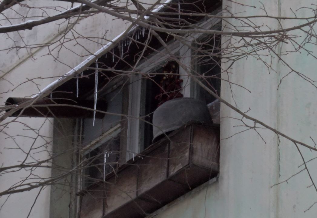 #salvatipipera | VIDEO. Cartierul contrastelor: cum se văd clădirile de sticlă din blocurile de nefamiliști. ”Noi am vrea doar apă caldă...”