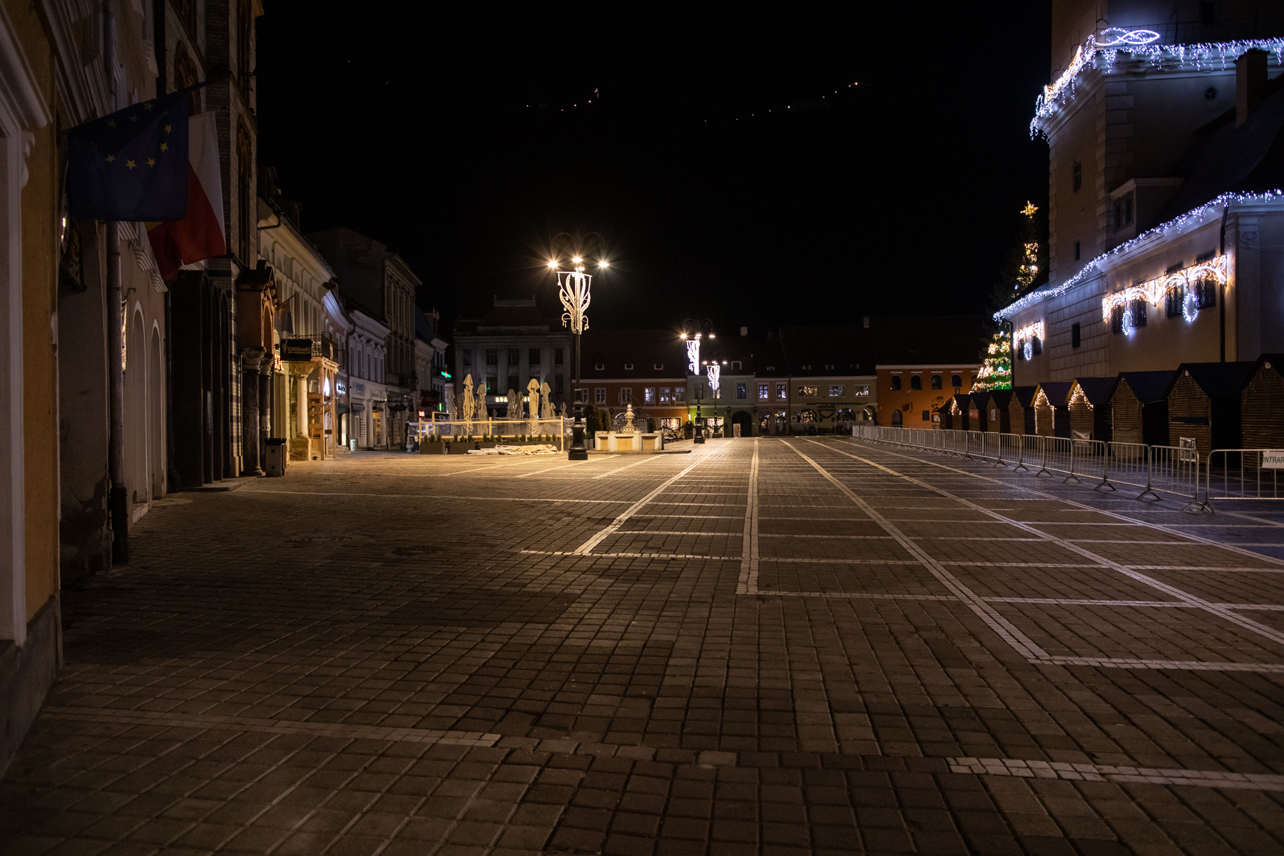 Noaptea dintre ani cu pompierii brașoveni: Cola, în loc de șampanie, și tânărul de 19 ani care n-a vrut să fie jandarm pentru a nu fi „împotriva cetățenilor”