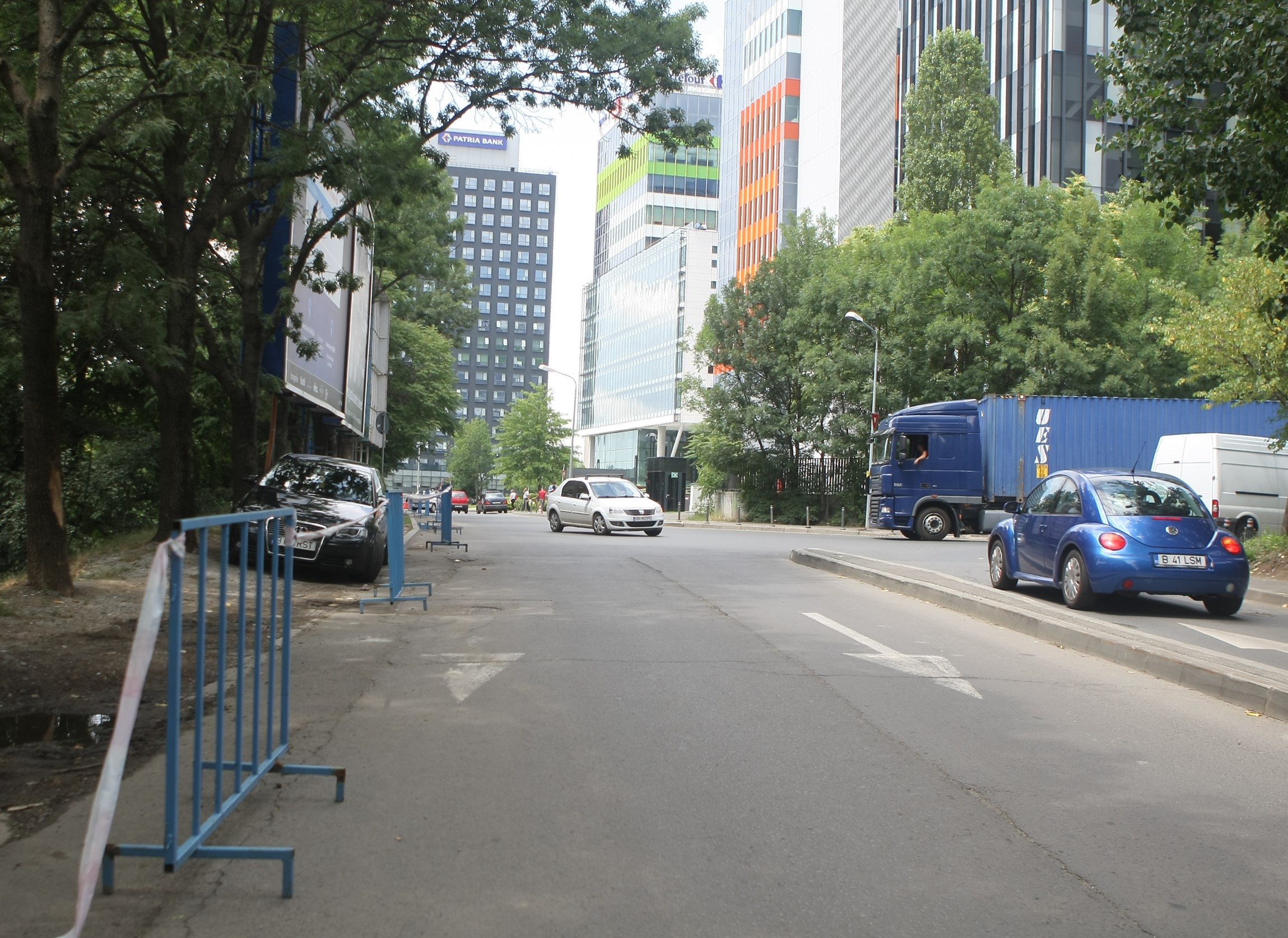 #salvatipipera | Noi măsuri în urma campaniei Libertatea: Primăria Sectorului 2 a montat garduri pentru a împiedica parcarea ilegală pe str. Gara Herăstrău