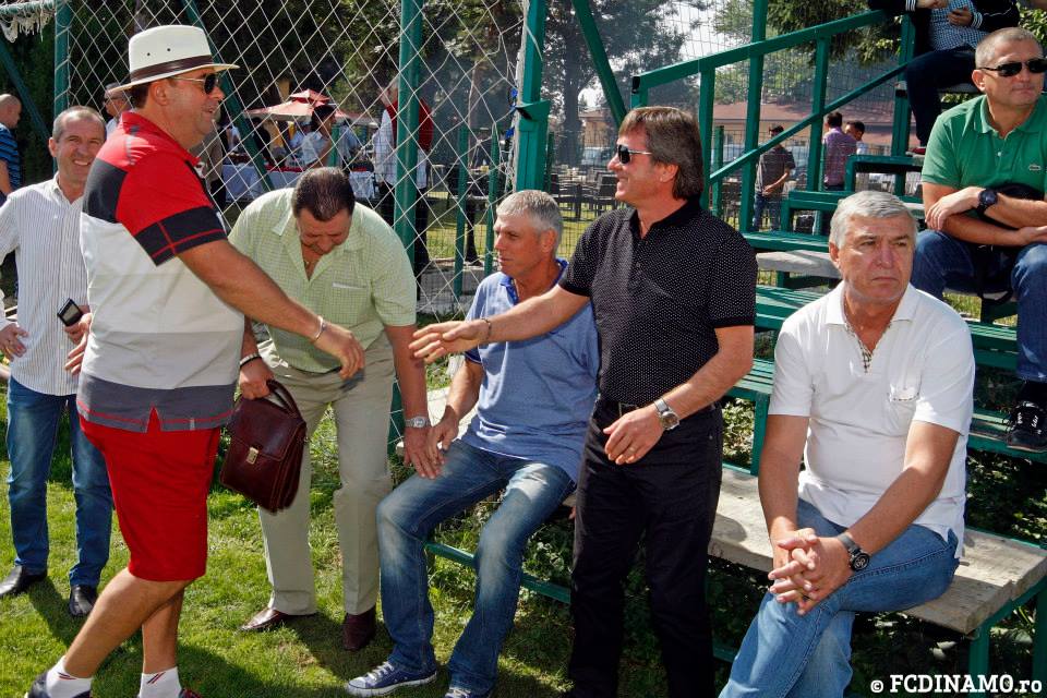 Dinamoviștii au fost vizitați în cantonament de fostele glorii / GALERIE FOTO
