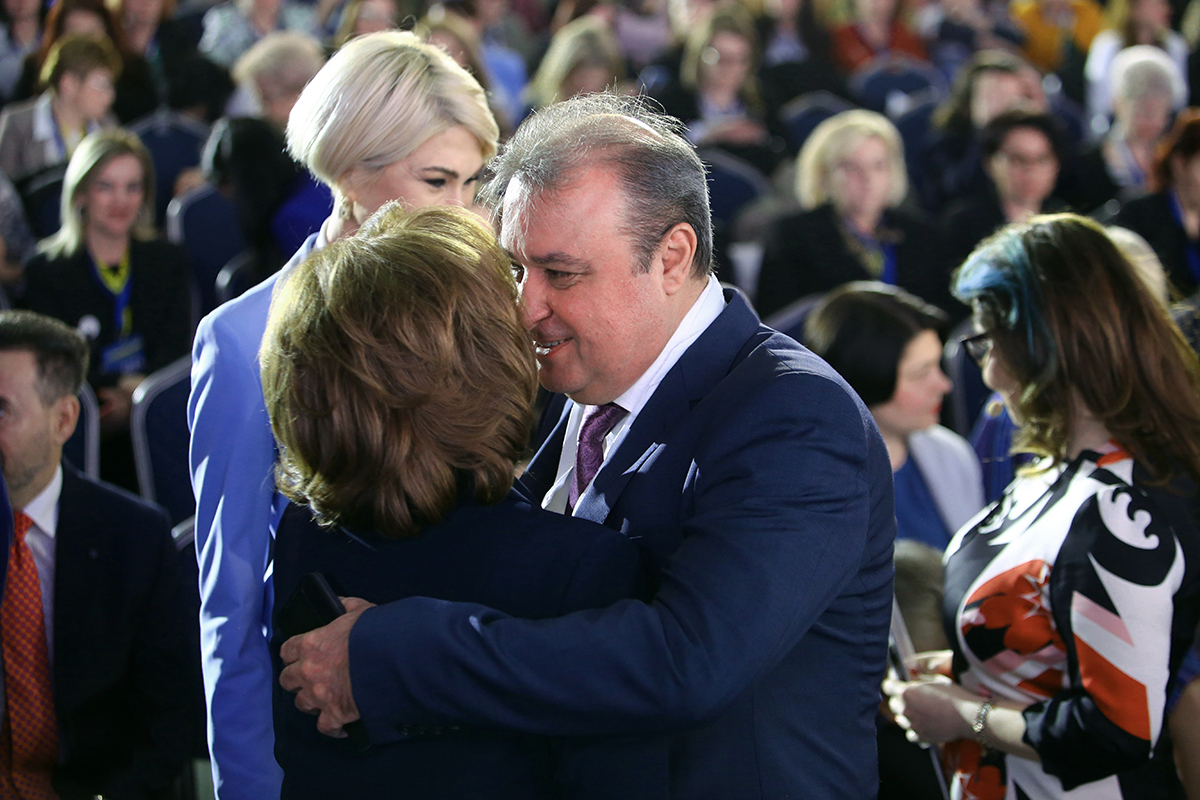 FOTO. Femeile din PNL își cer drepturile. Raluca Turcan: Să nu fie decisă soarta unor doamne la șprițurile tipic masculine