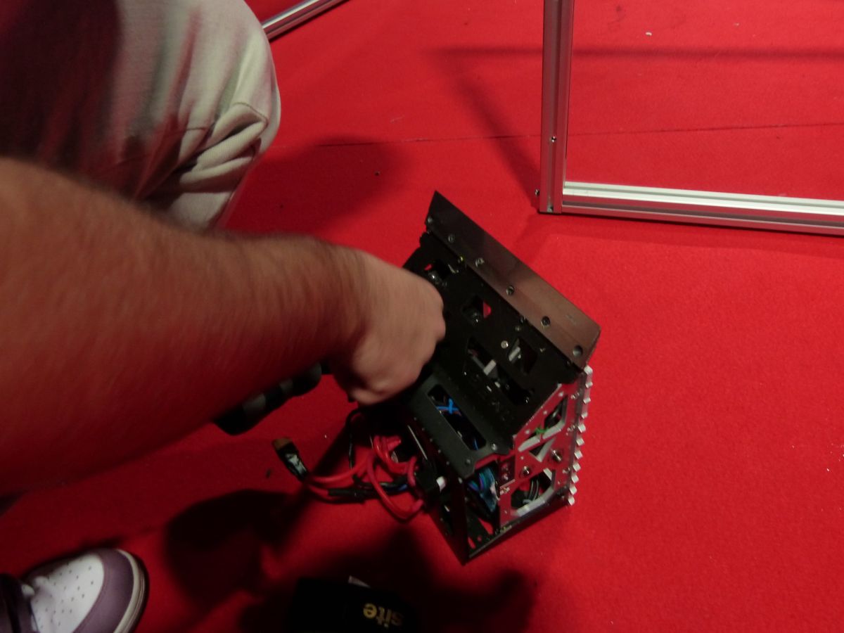 Un grup de studenți din Oradea, în top la cel mai mare festival din Europa dedicat roboticii