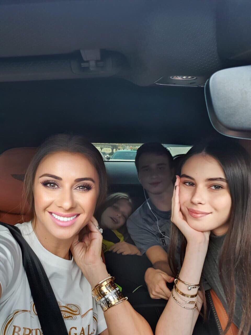 Cu ce se ocupă Rebecca Dumitrescu în America. Fata cea mare a Anamariei Prodan a renunțat la modelling: „Am făcut pentru mama”