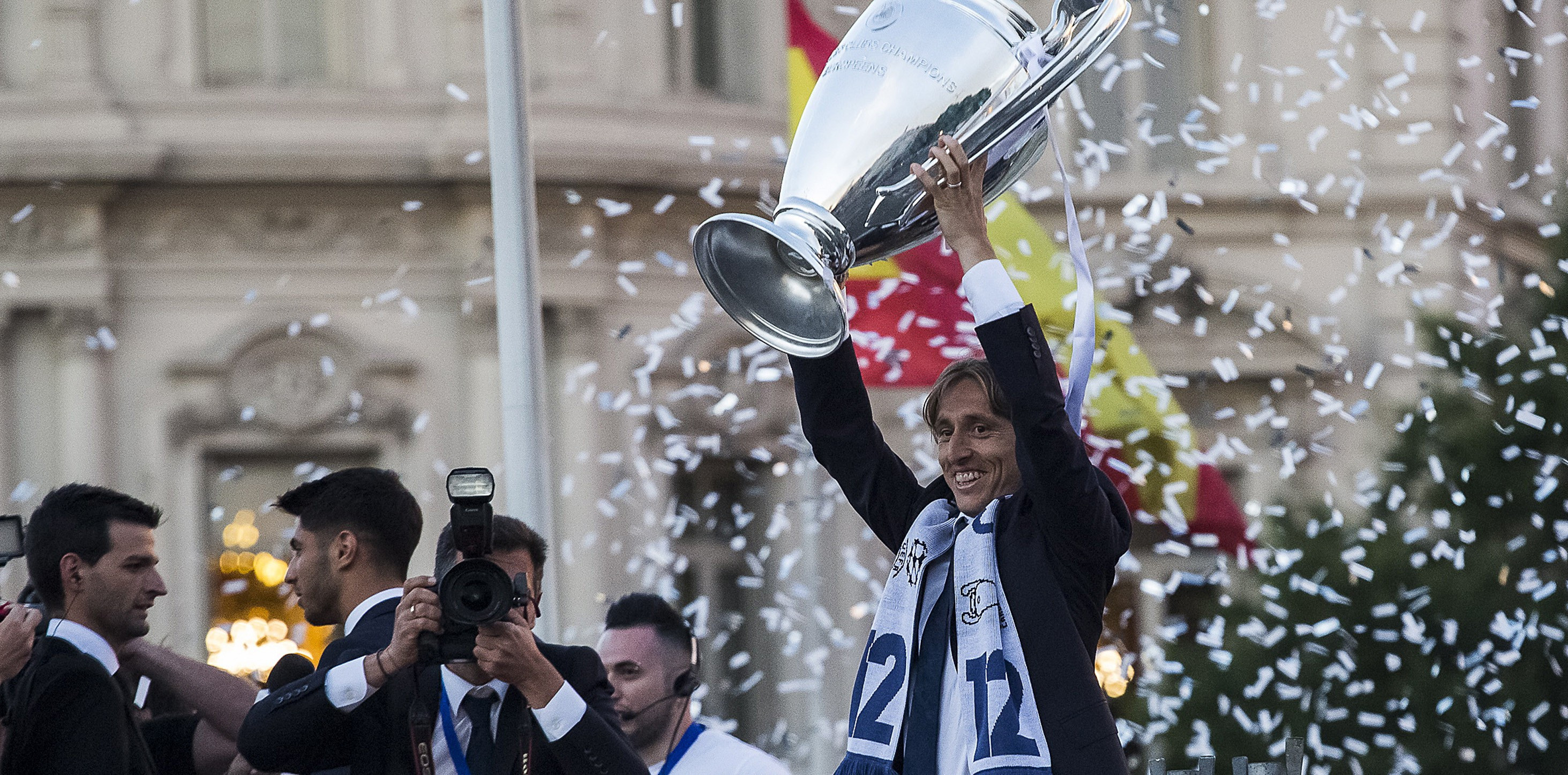 Fotbaliștii lui Real au fost primiți ca niște eroi la Madrid. Mii de fani au ieșit pe străzi să vadă trofeul Champions League / FOTO&VIDEO