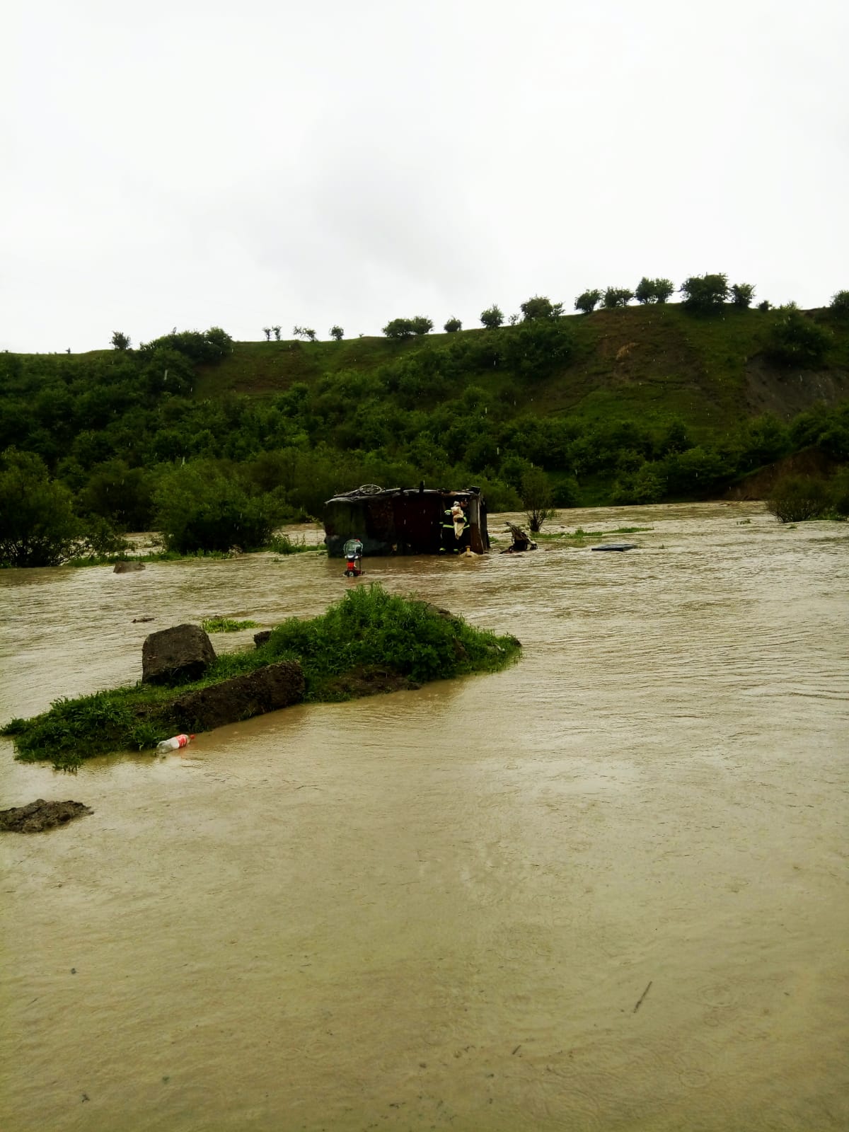 Zeci de oameni evacuați în județul Bistrița-Năsăud. Codul roșu de inundații, prelungit