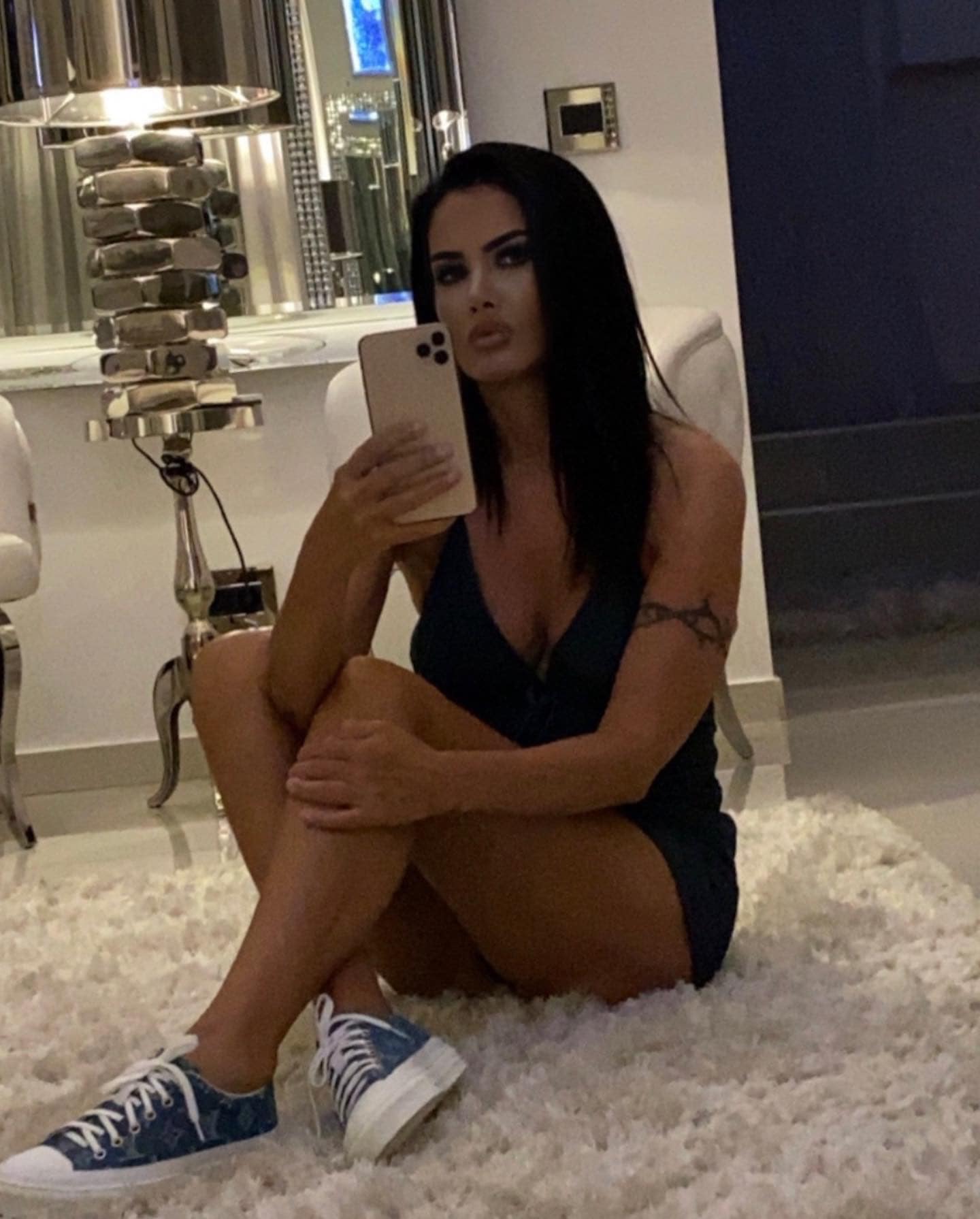 Oana Zăvoranu a transmis un nou mesaj după ce s-a spus că s-a despărțit de soțul ei. „Pot alege să mă bag în pat cu cine simte sufletul și inima mea”