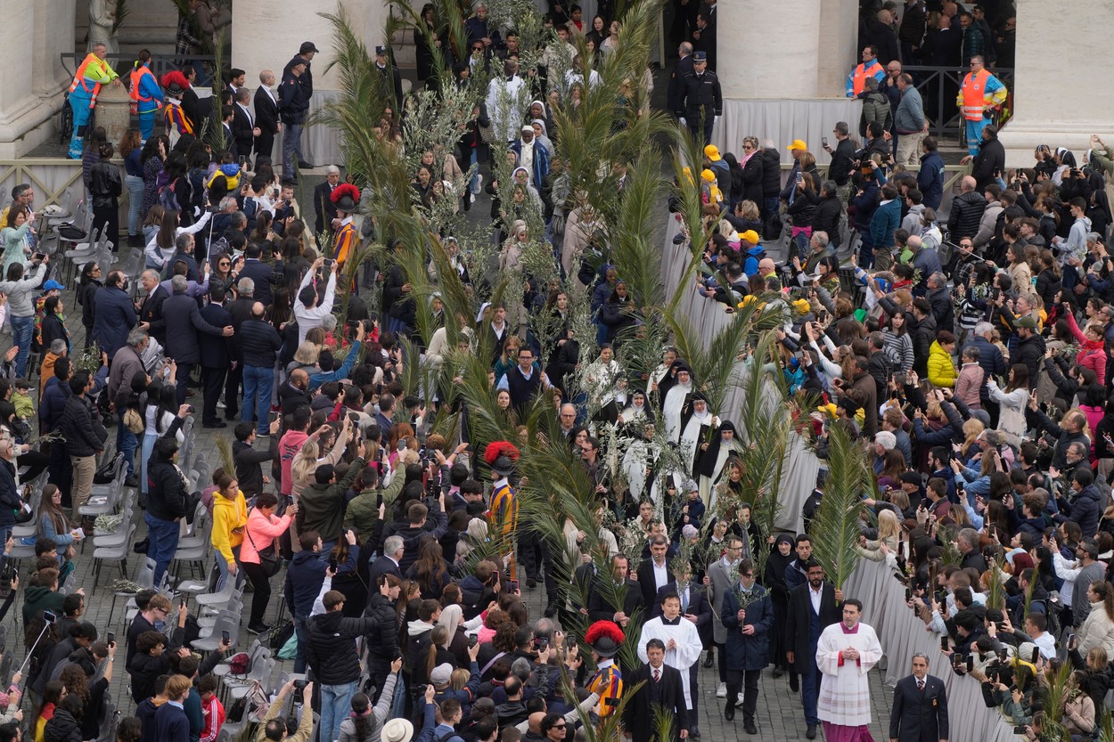 VIDEO | Papa Francisc a condus slujba de Florii de la Vatican, la o zi după ce a fost externat