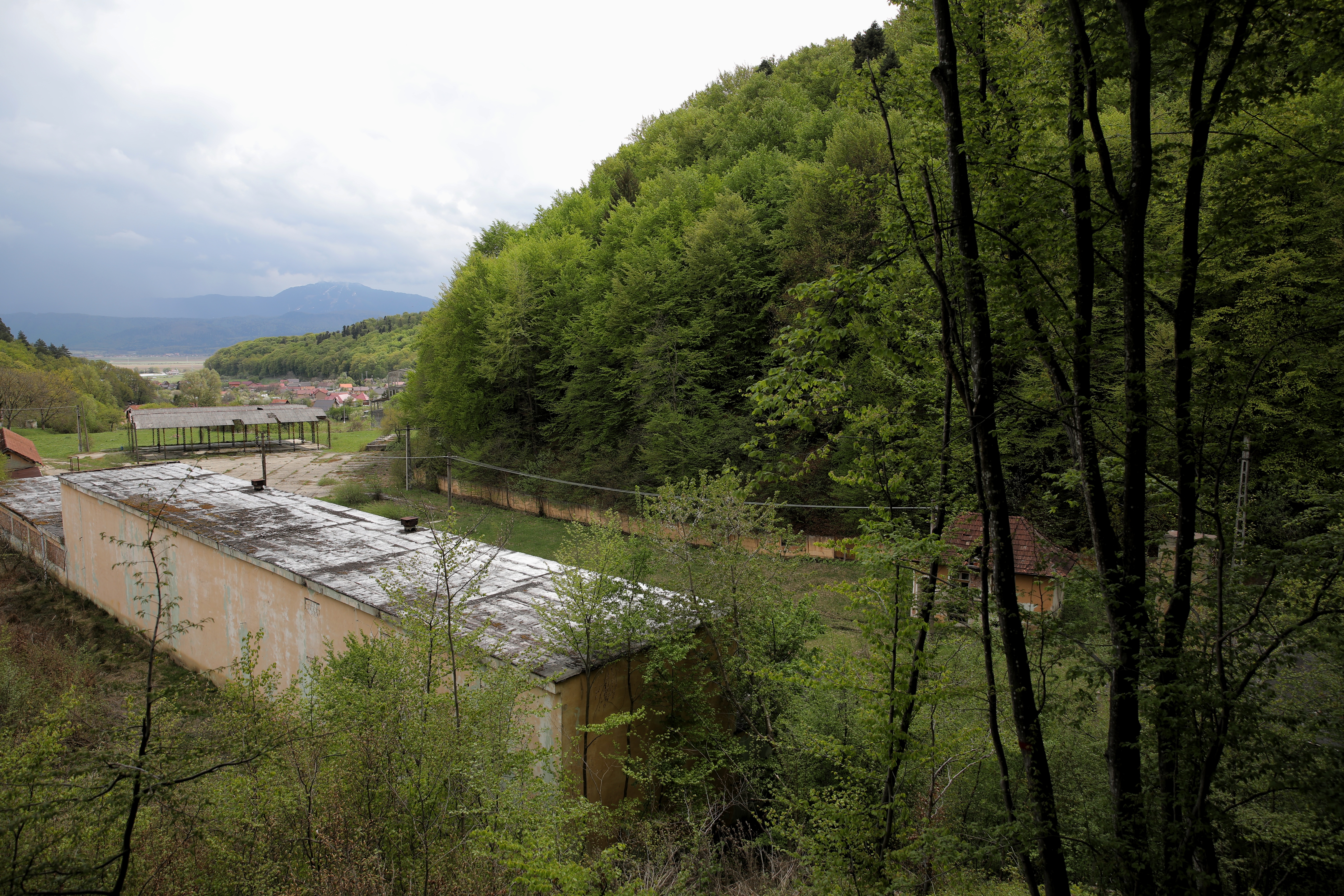 “Aici a fost mereu 1 mai doar cu numele, dar măcar eram liberi”. În Colonia 1 Mai, urmașii minerilor au sărbătorit din curți și de la geamuri