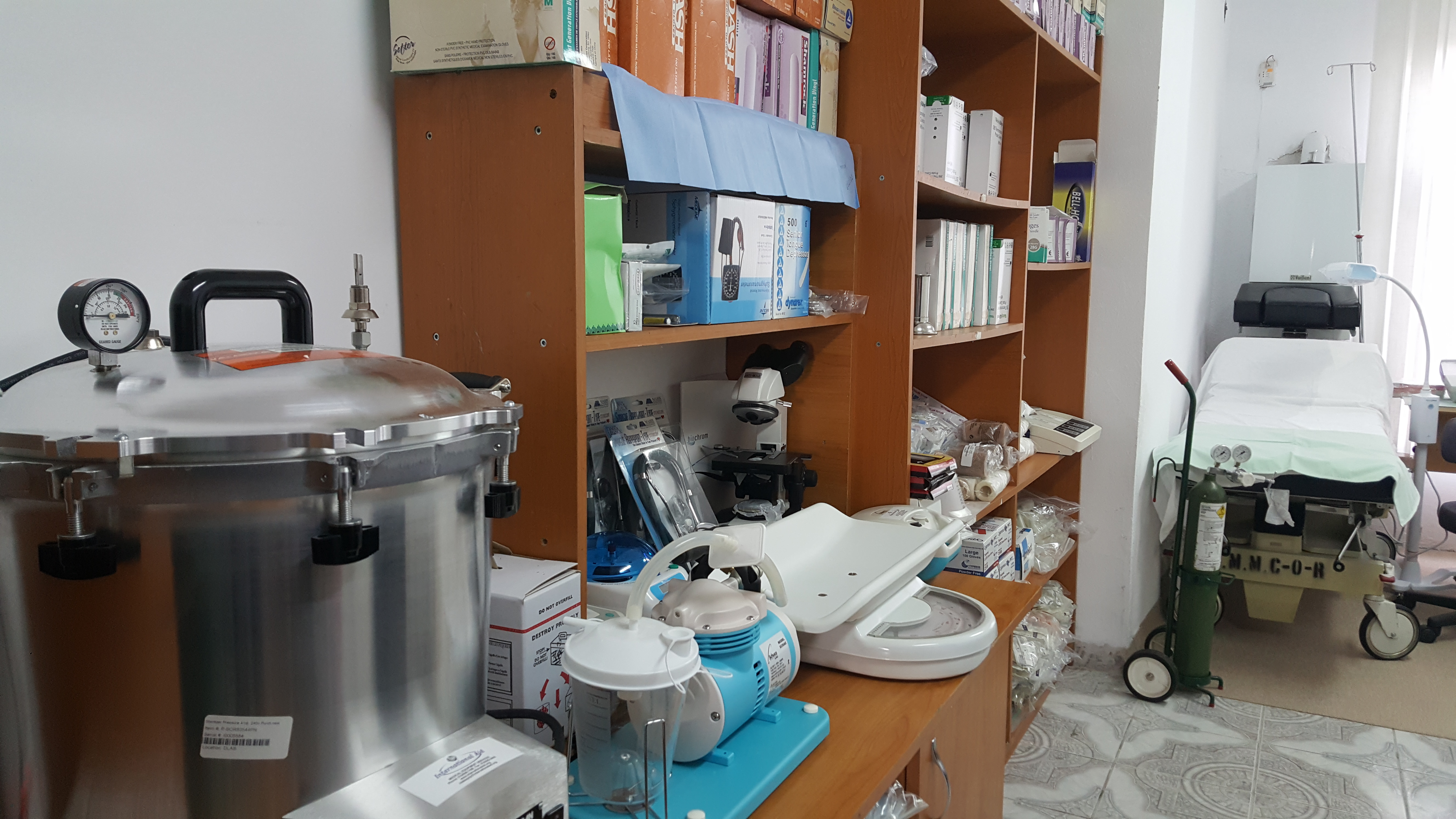 Prima clinică destinată special romilor a fost deschisă într-o biserică din Sibiu GALERIE FOTO