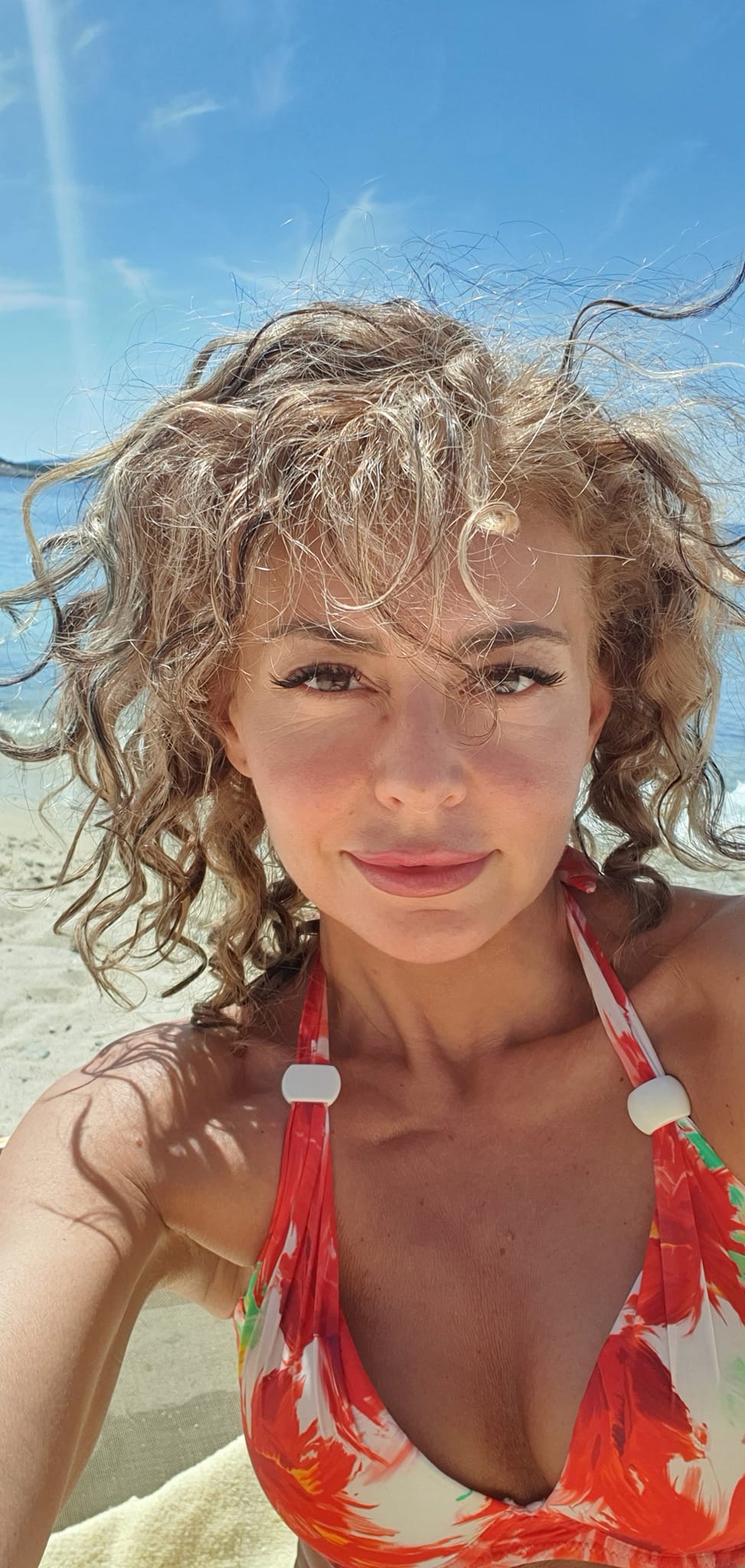 Alexandra Velniciuc are 42 de ani și un ten perfect. Actrița a dezvăluit trucul pe care îl folosește de mai mulți ani. „Mi-l aduc din Grecia”
